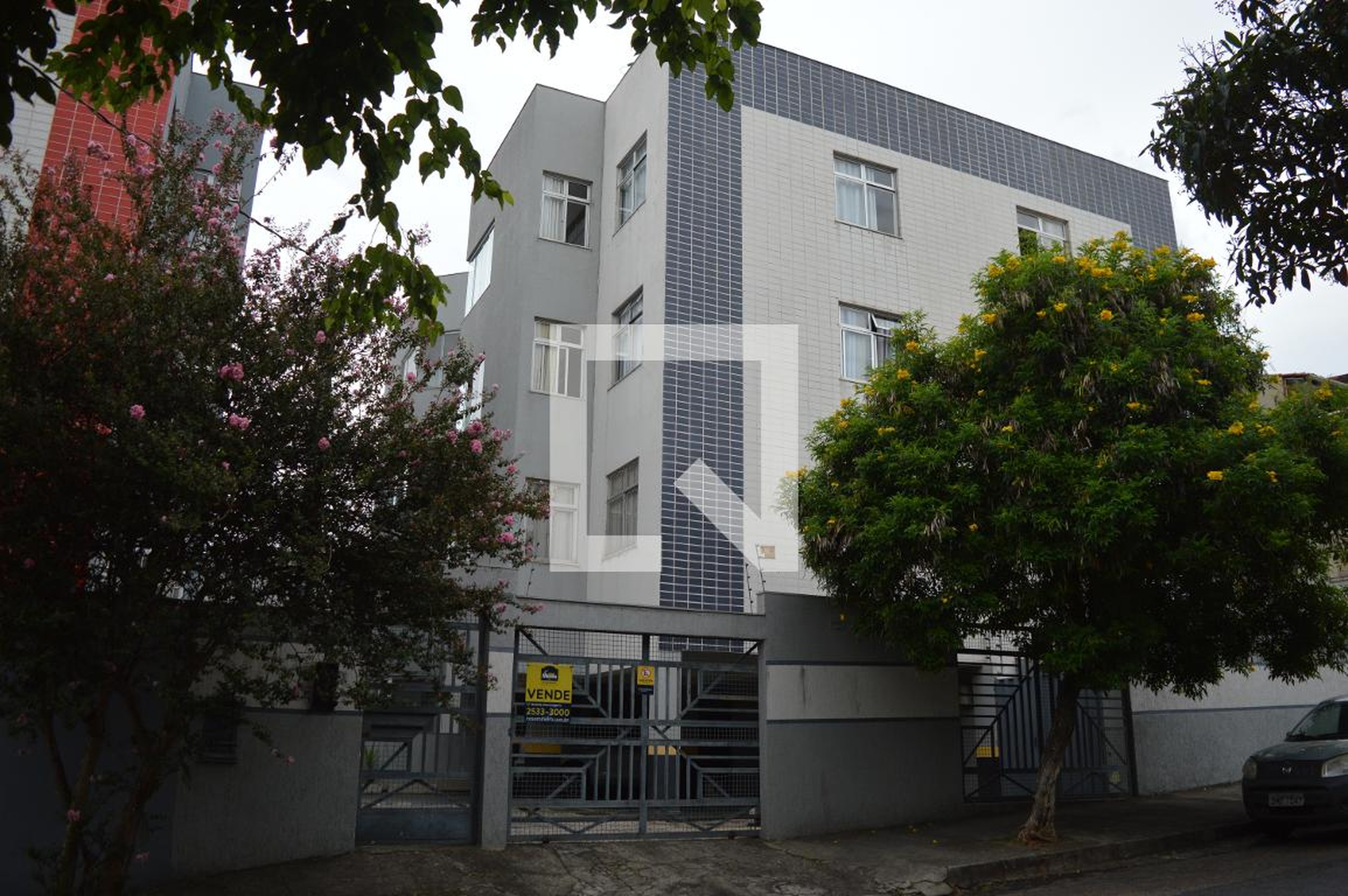 Fachada Condomínio em Rua Guilherme Leite, 235