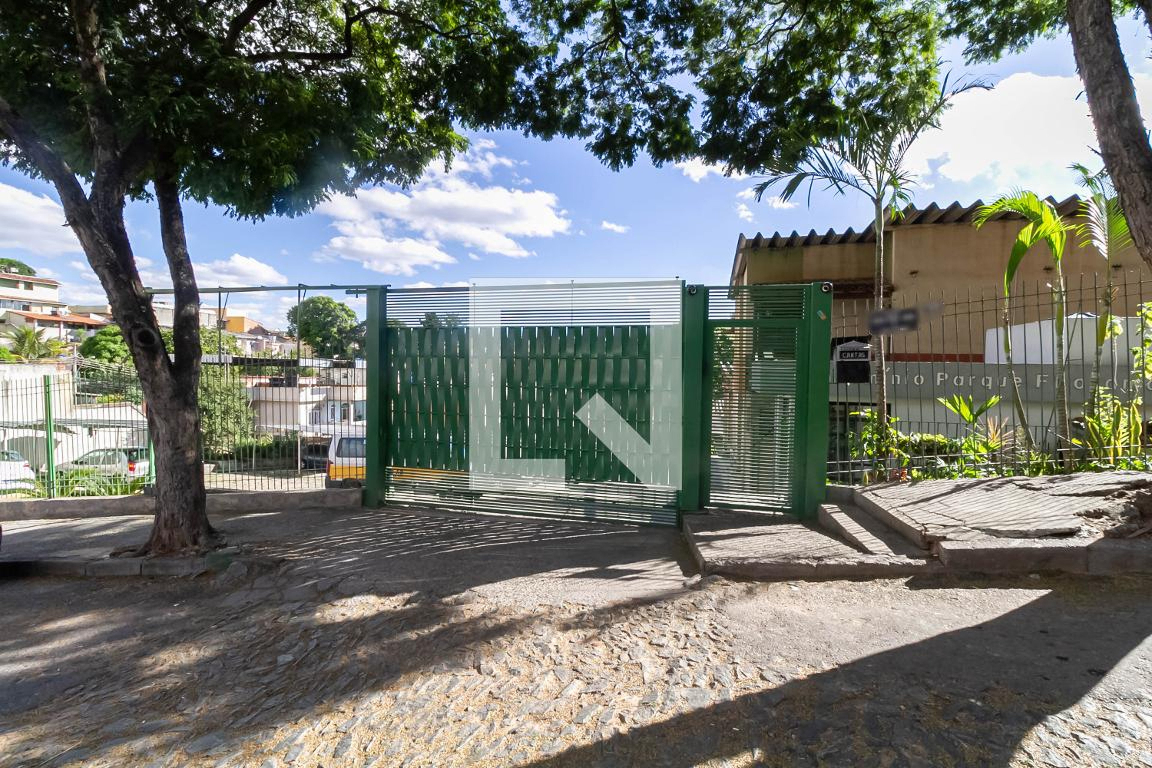 Fachada do condomínio Condomínio Parque Floramar