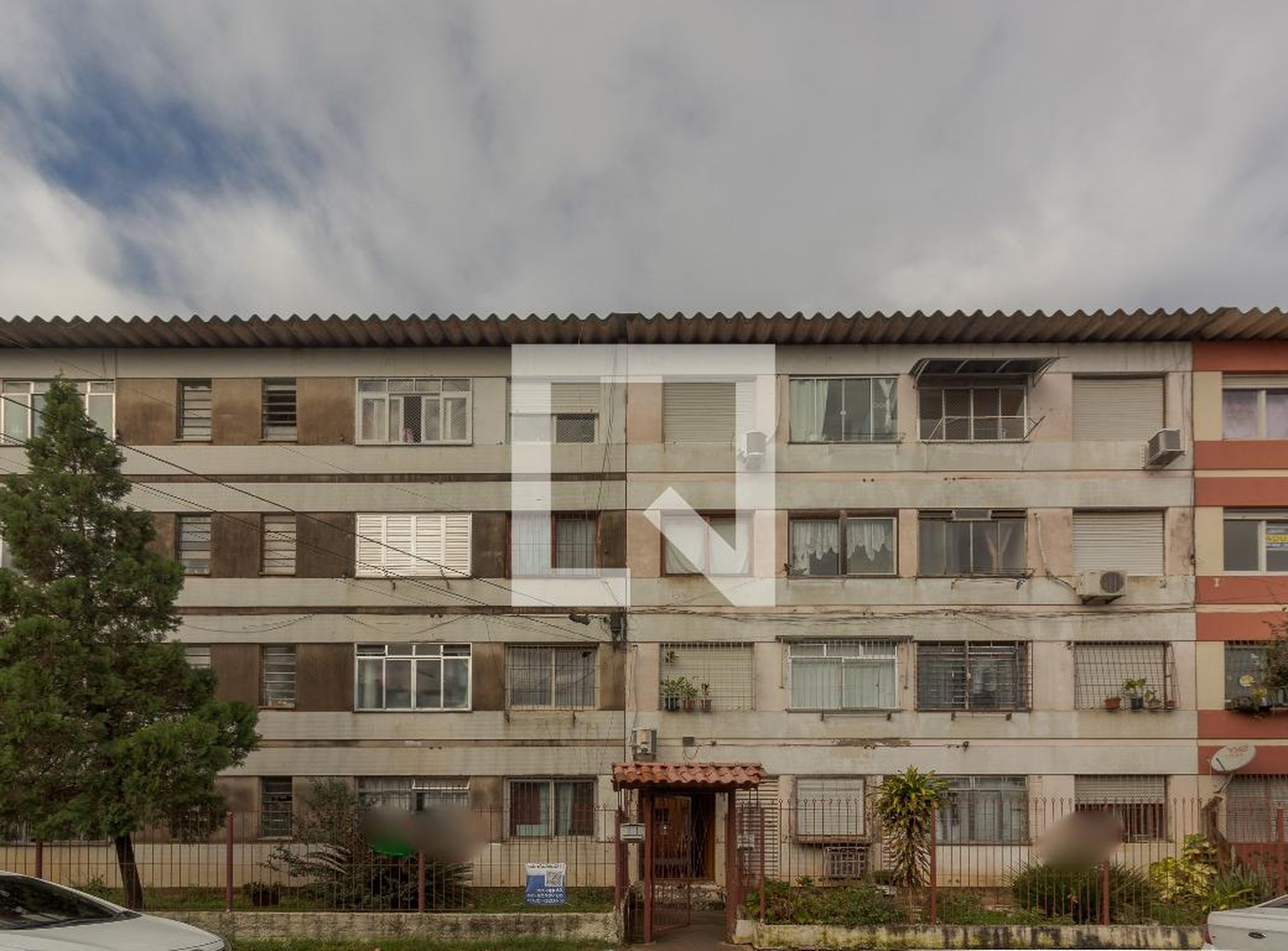 Fachada Condomínio em Rua Doutor Carlos Maria Bins, 195