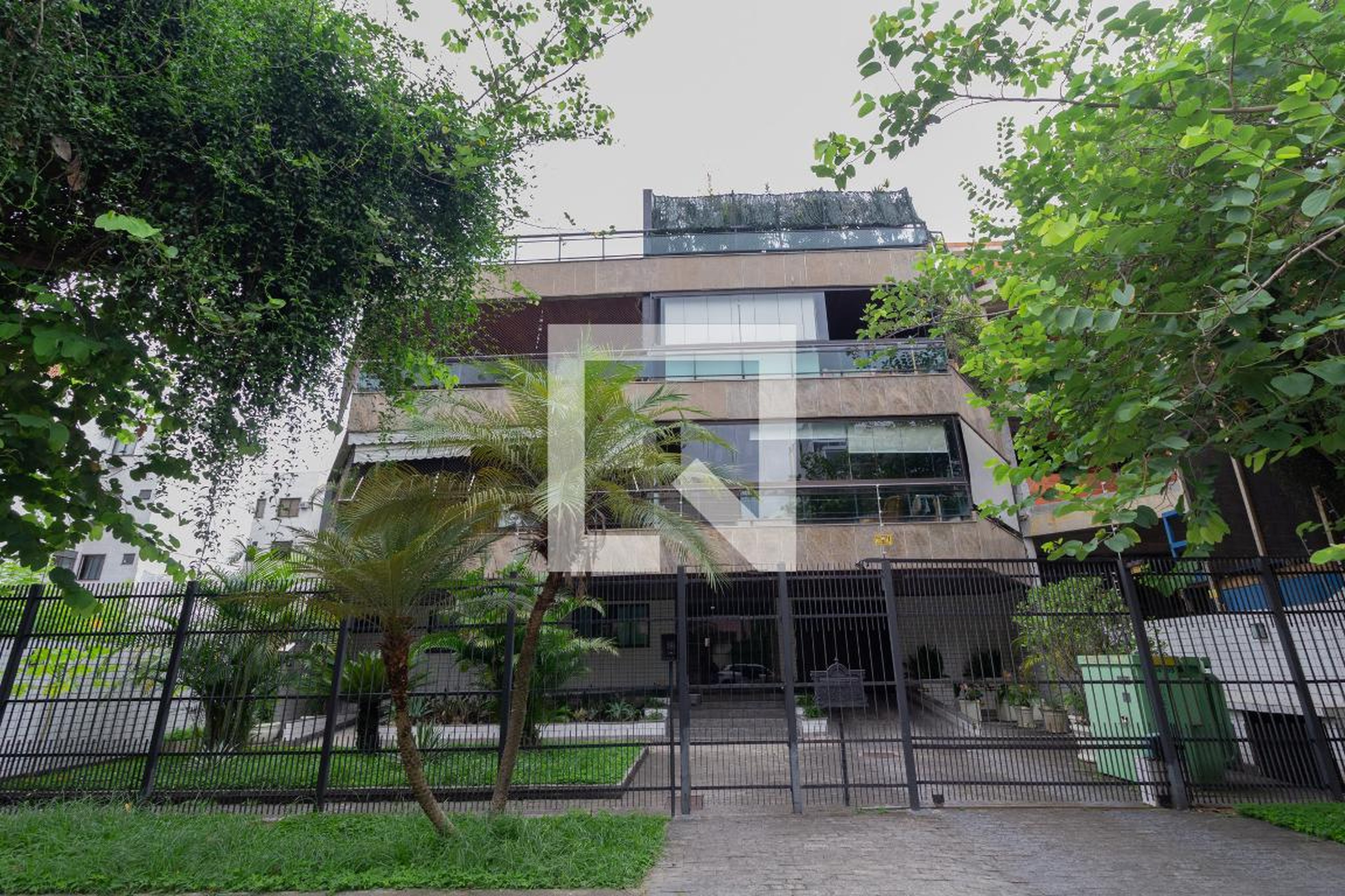 Fachada Condomínio em Rua Professor Taciel Cylleno, 95