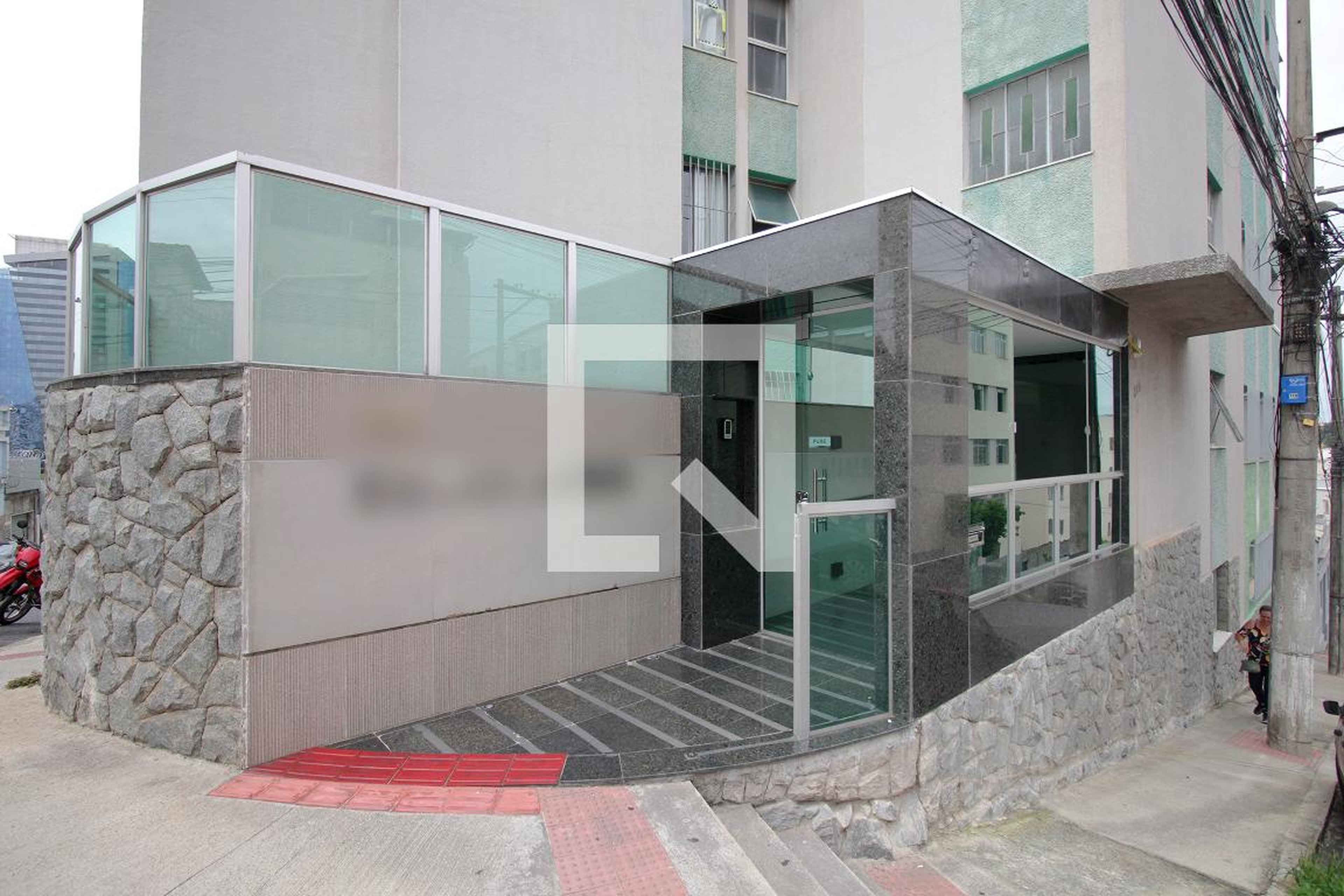 Fachada Condomínio em Rua Pouso Alegre, 34