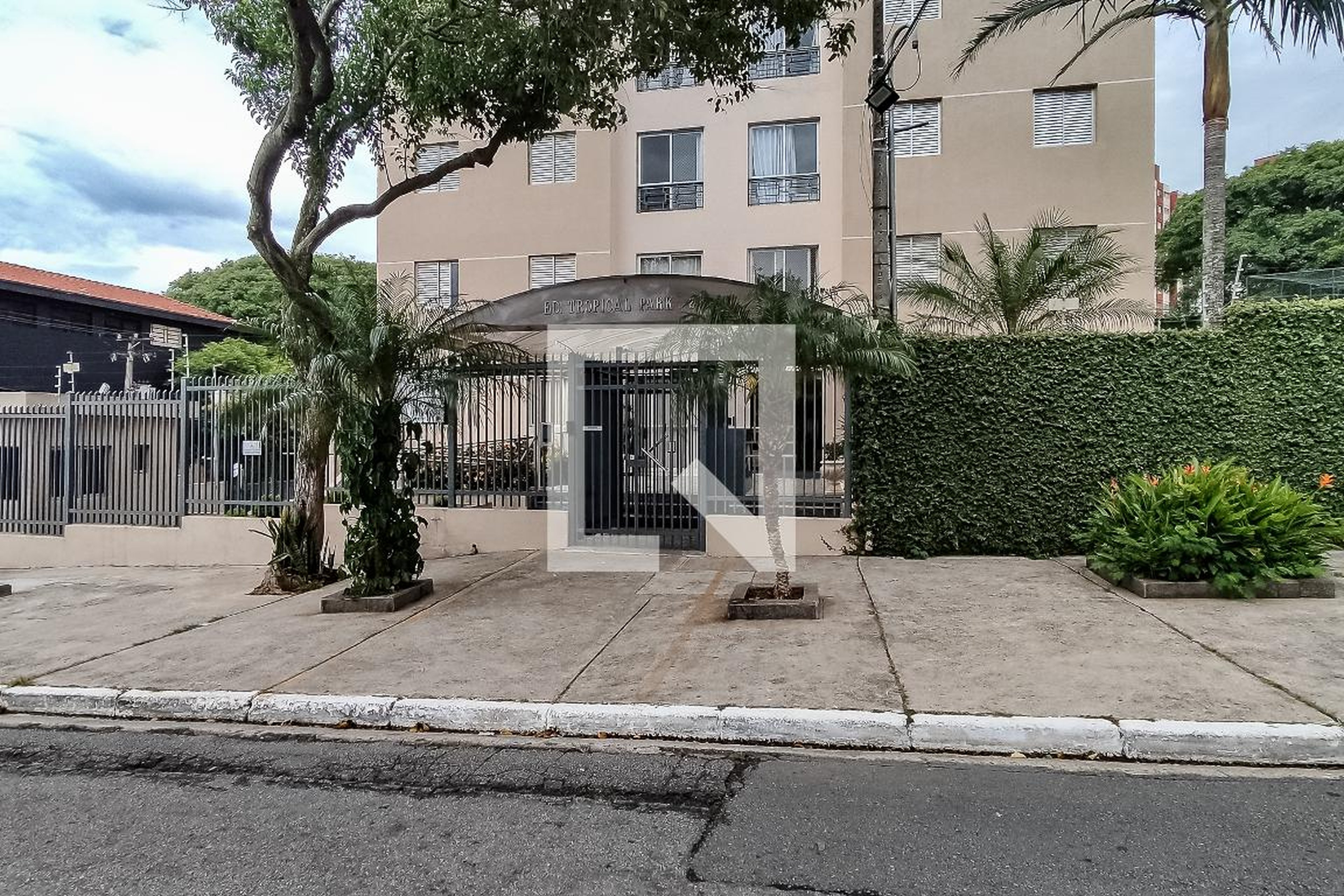 Fachada Condomínio em Rua Maria Teresa Gaudino, 235