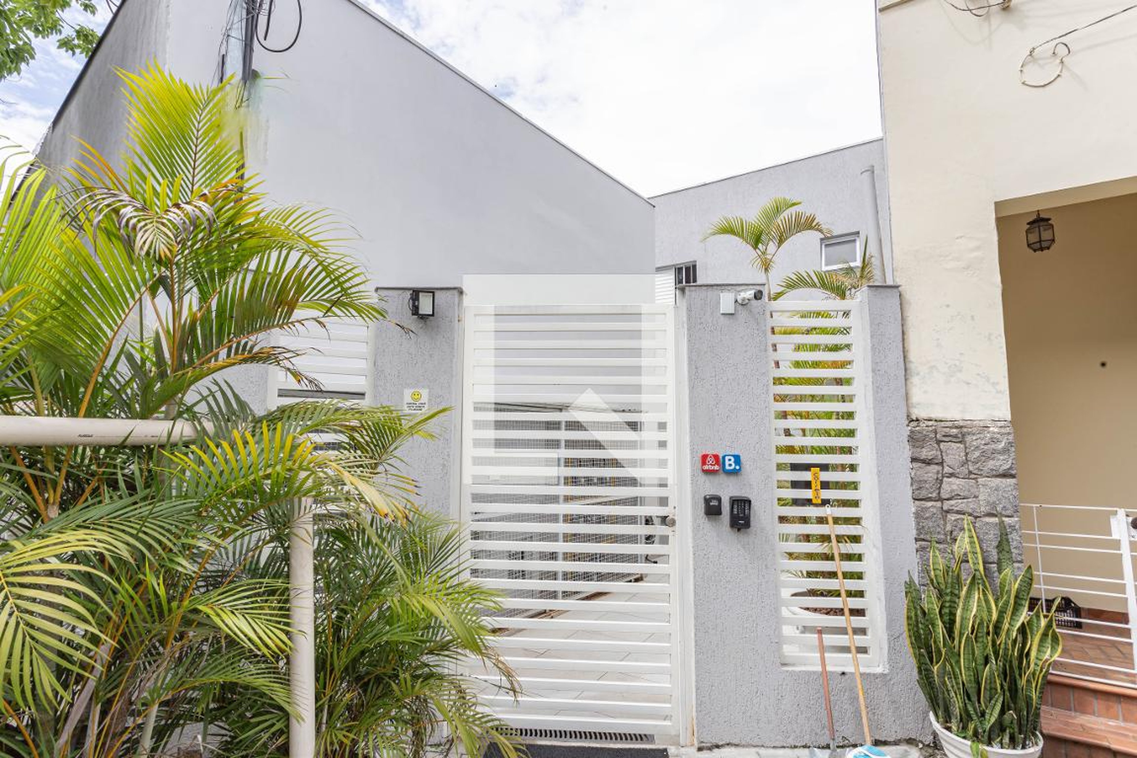 Fachada Condomínio em Rua Doutora Romilda Valentino, 88