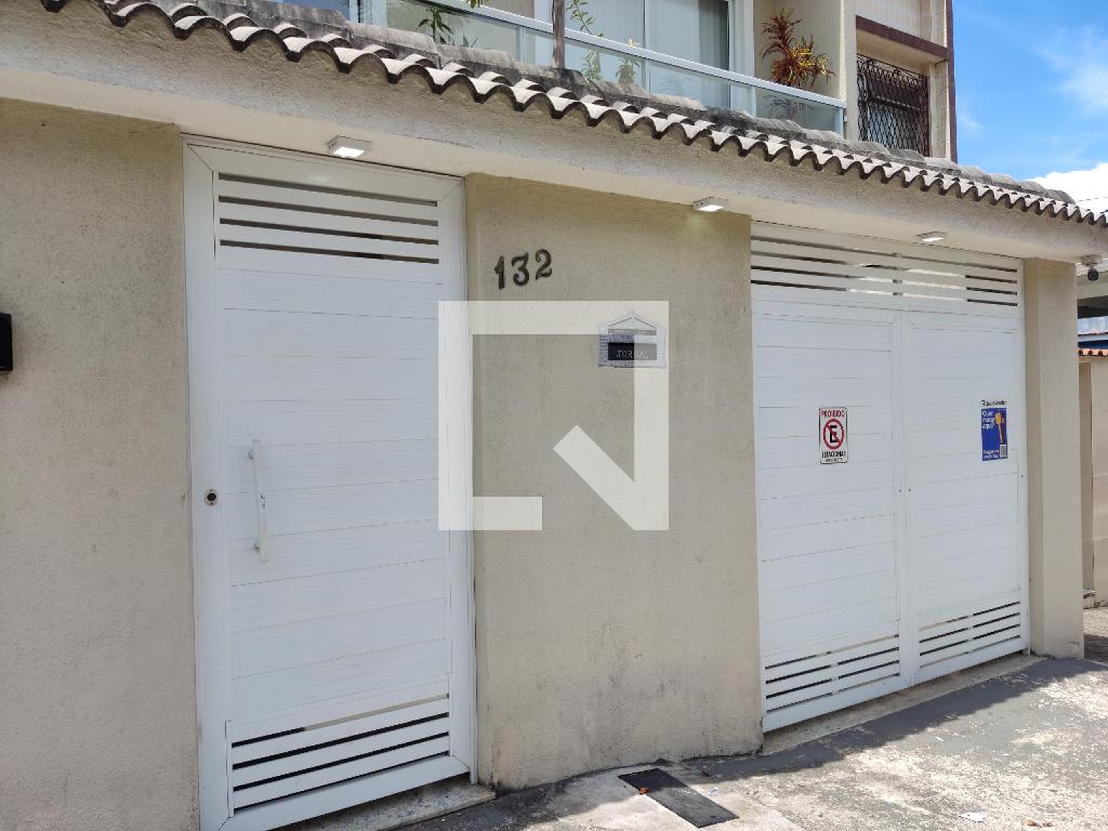 Fachada do Prédio Condomínio em Rua Oliveira de Andrade, 132