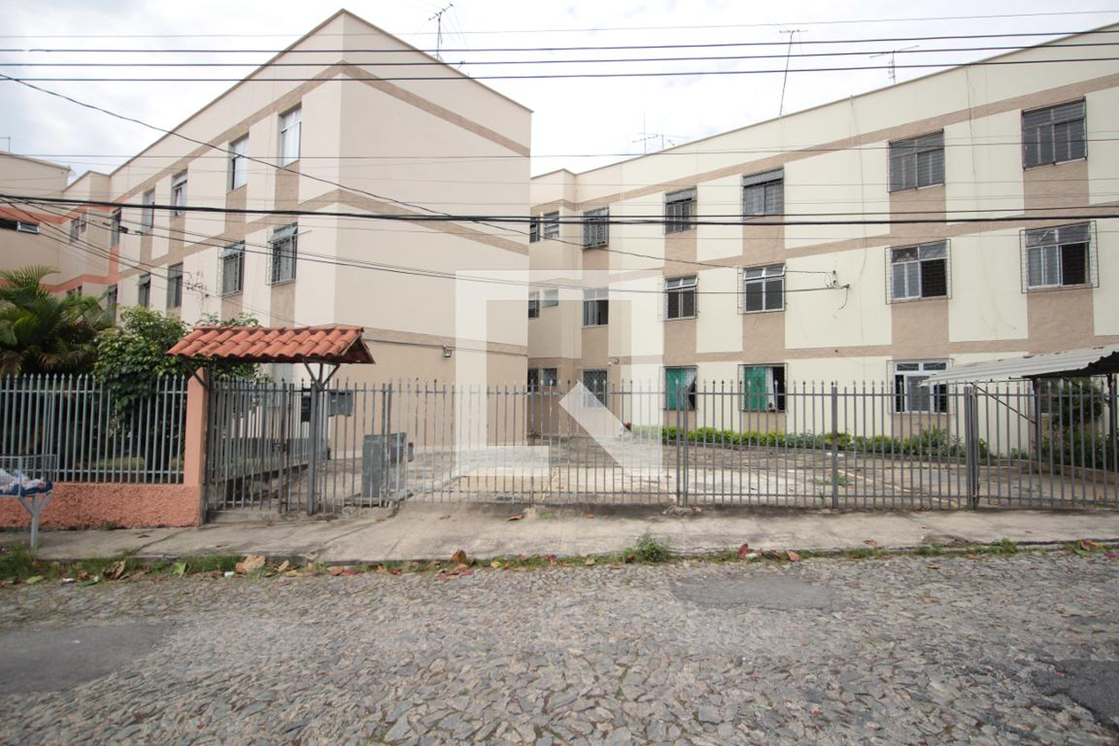 Fachada Condomínio em Rua dos Morangos, 60