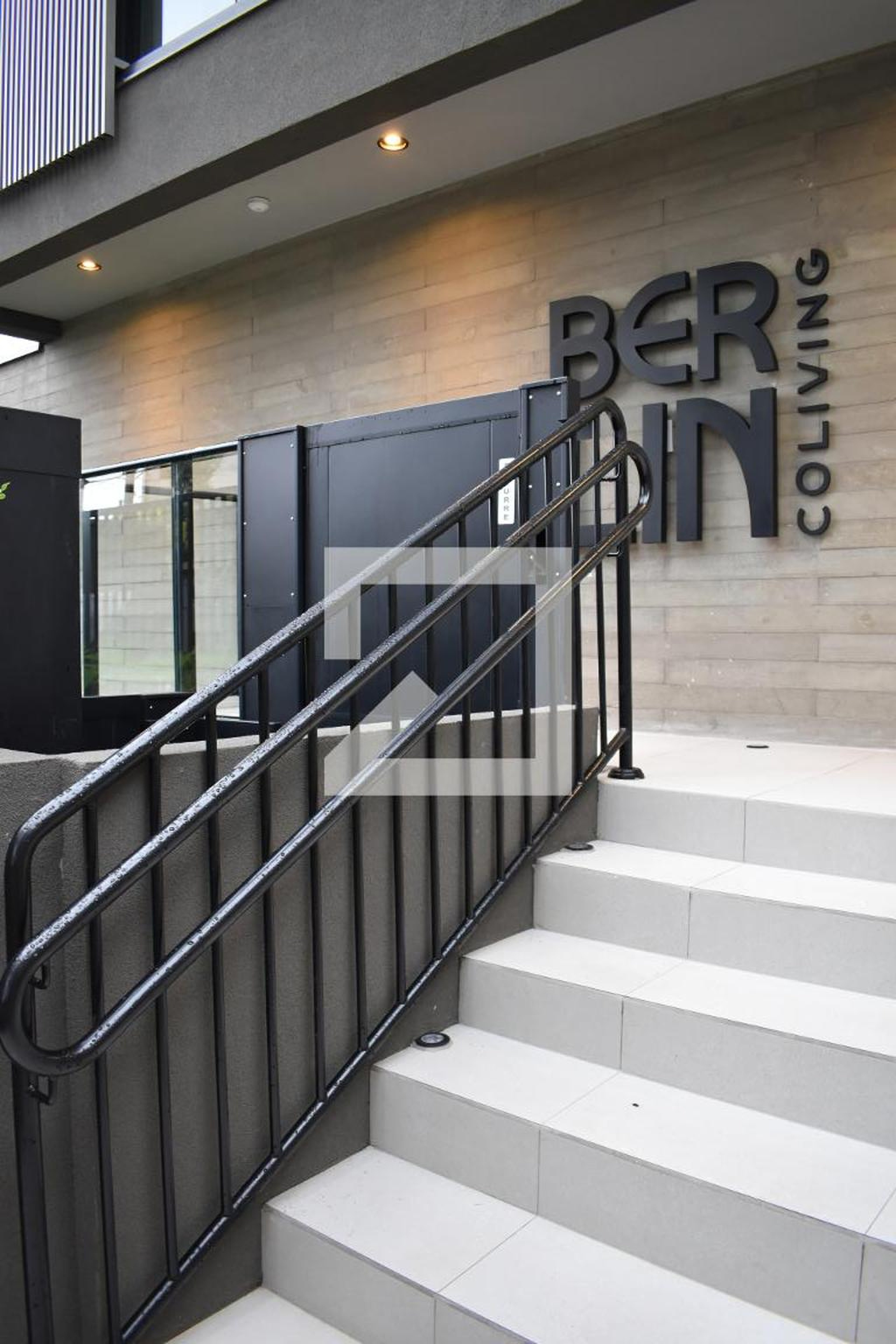 Entrada do prédio - Berlin Coliving