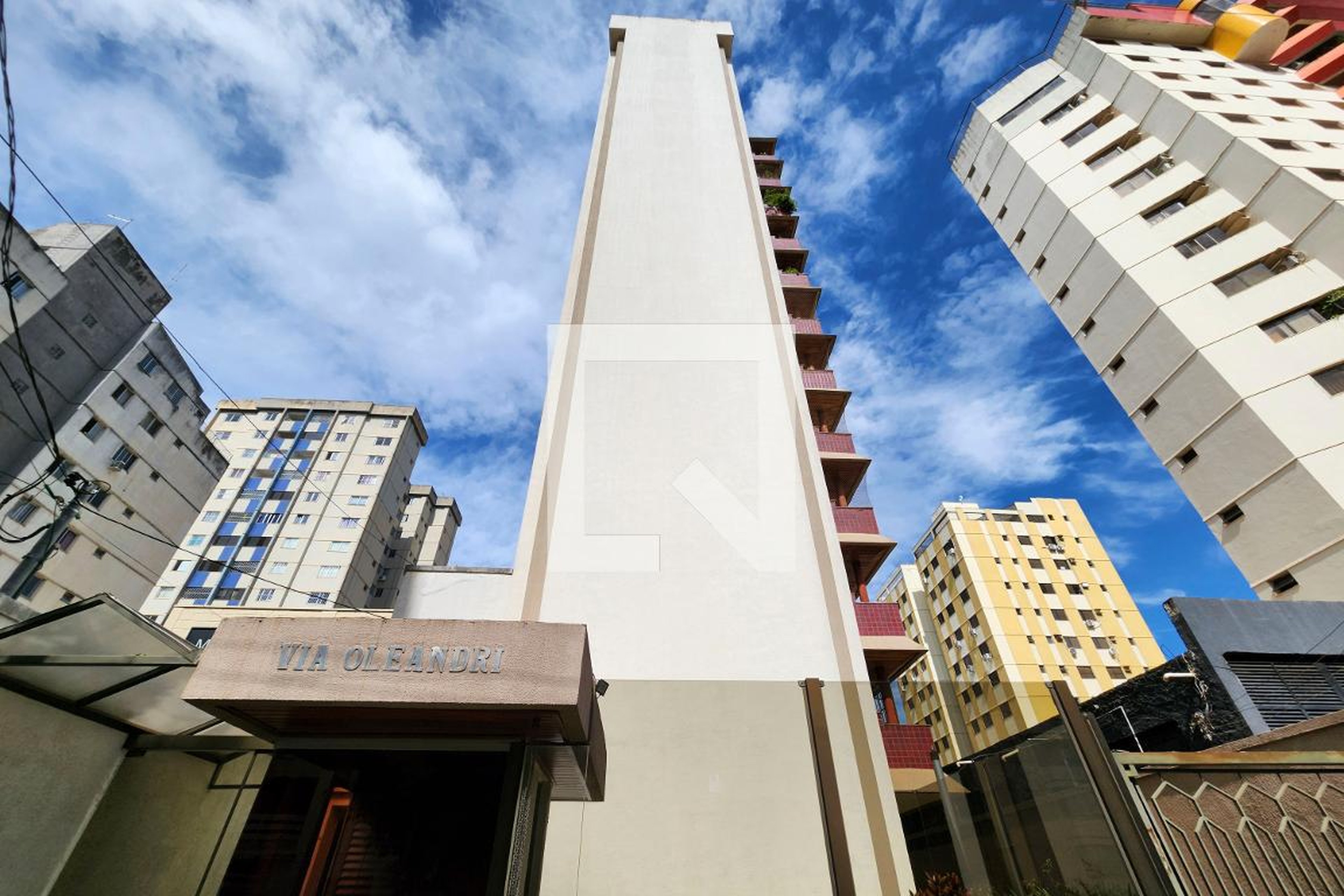 Fachada Condomínio em Rua S-4, 48