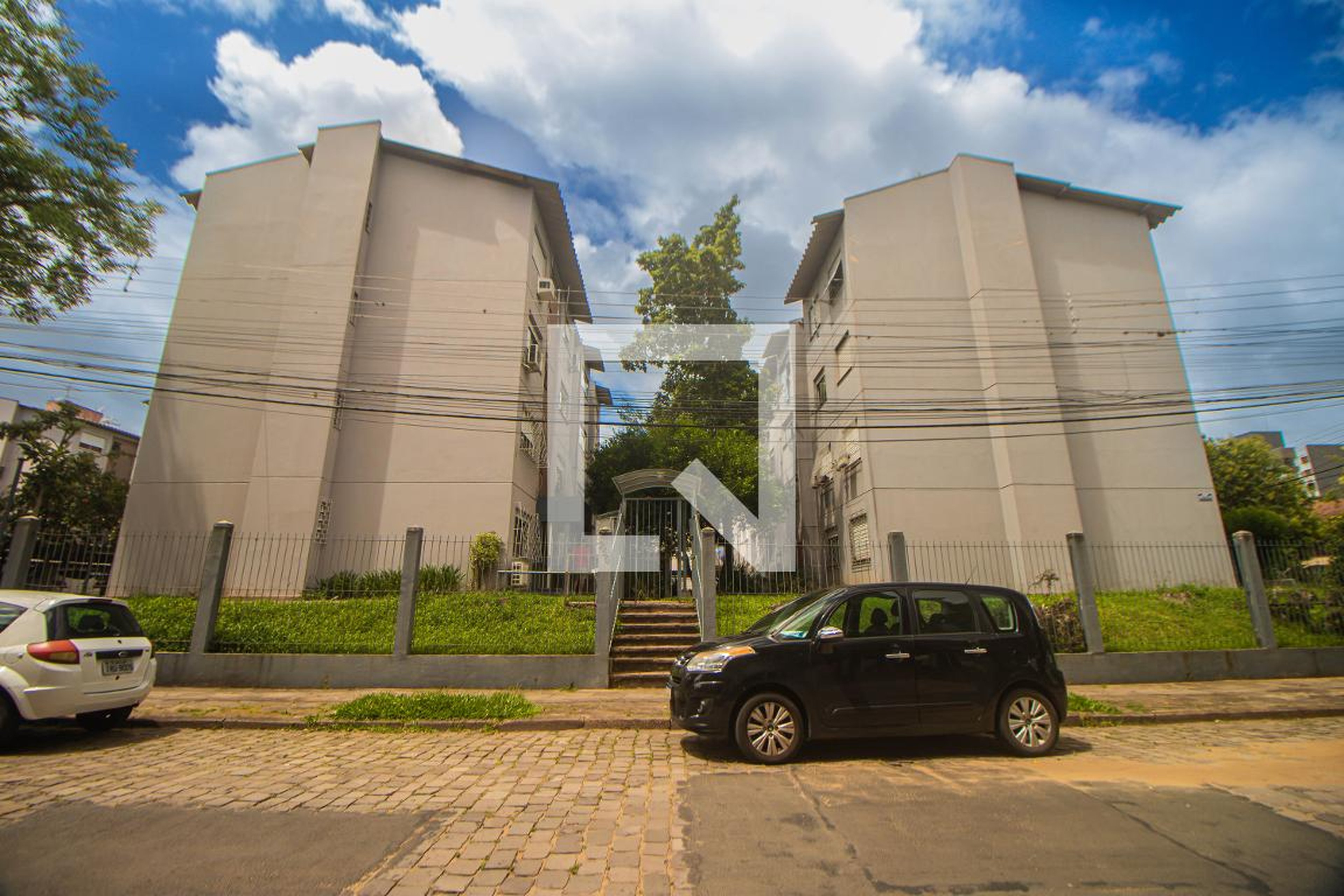 Fachada Condomínio em Rua Rubéns Rosa Guedes, 250