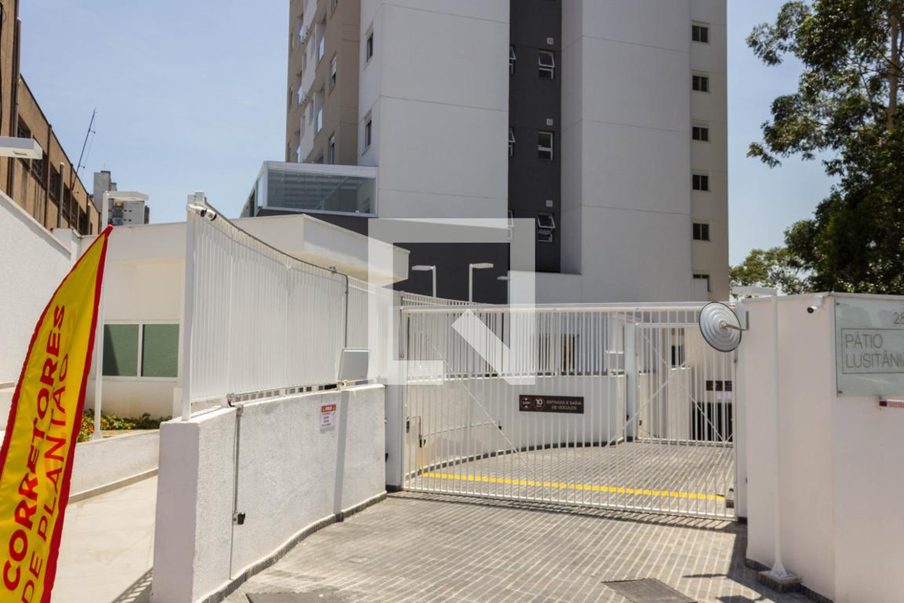 Fachada Condomínio em Rua Luzitânia, 21