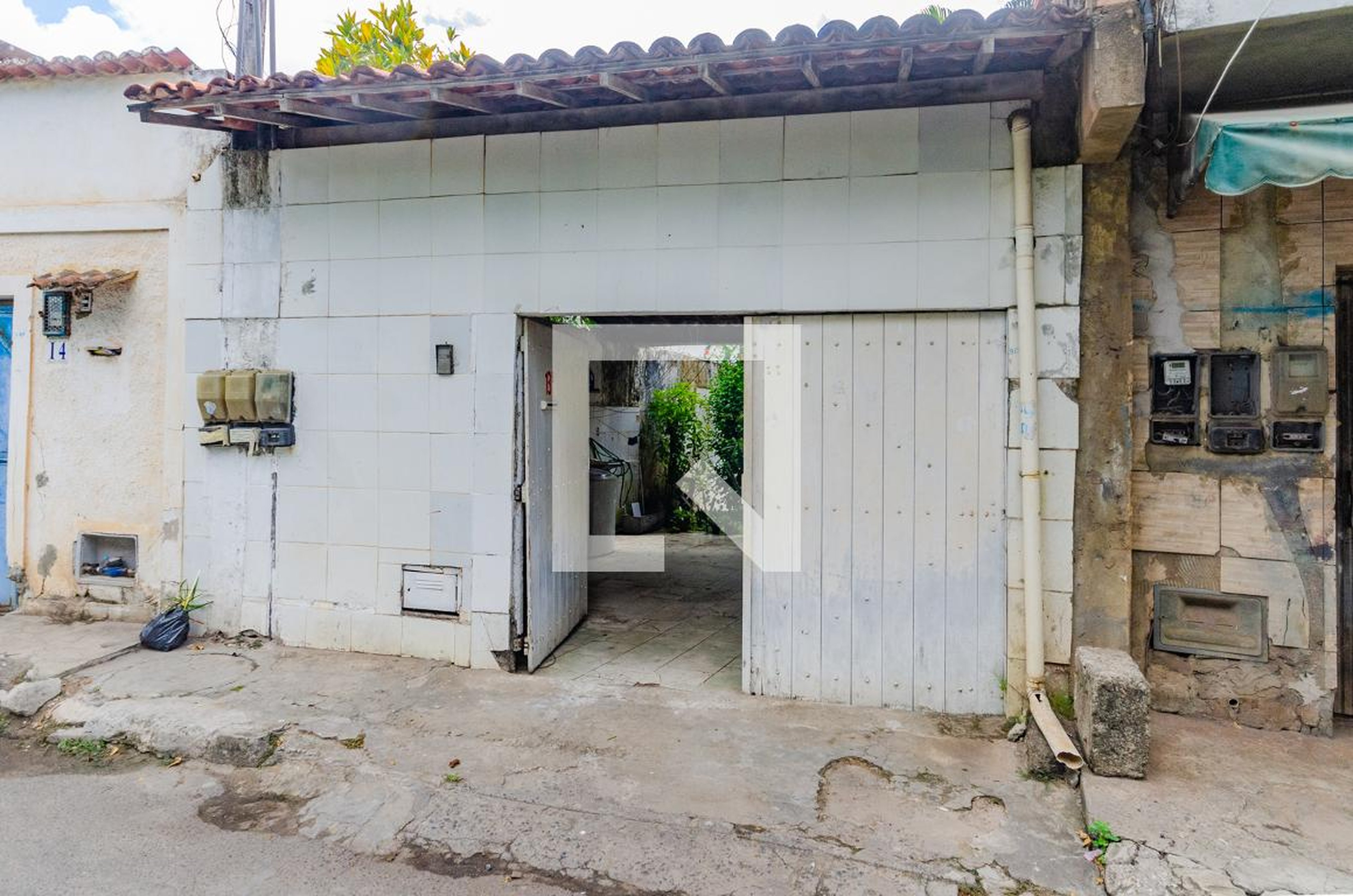 Fachada Condomínio em Rua da Amendoeira do Jardim Imperial, 13b
