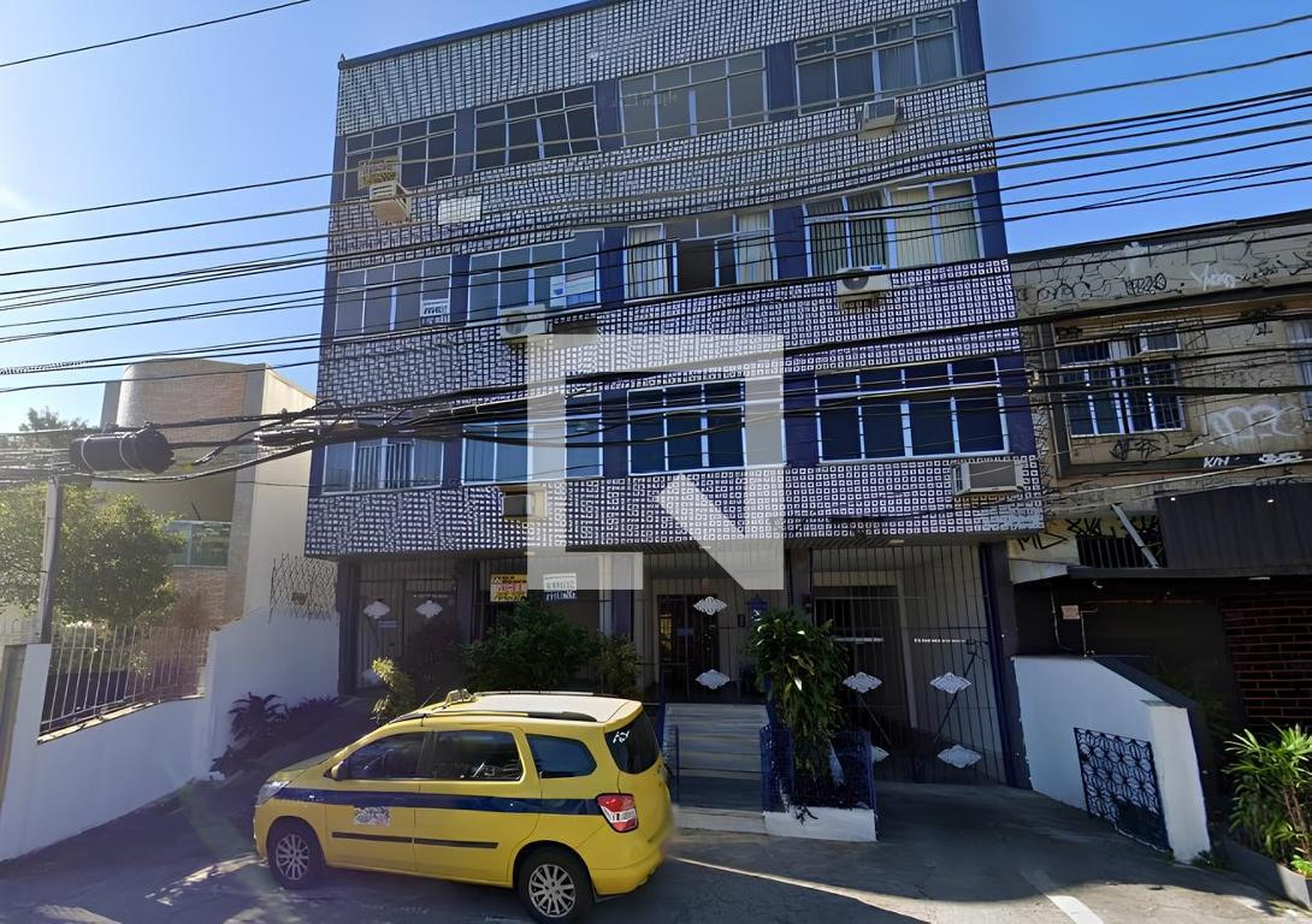 Fachada Condomínio em Estrada Dendê, 1022