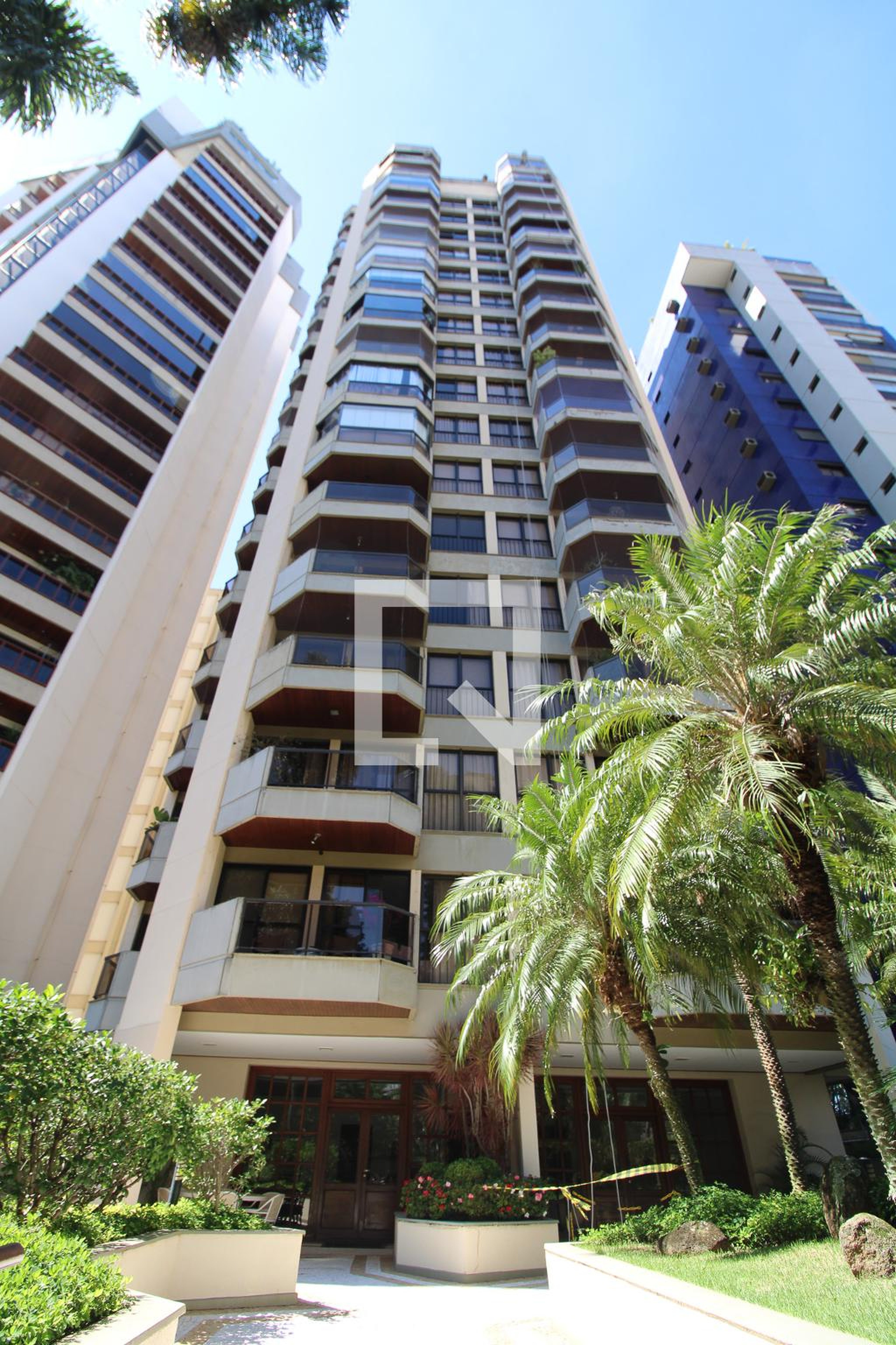 Fachada Condomínio em Rua Coronel Quirino, 1114