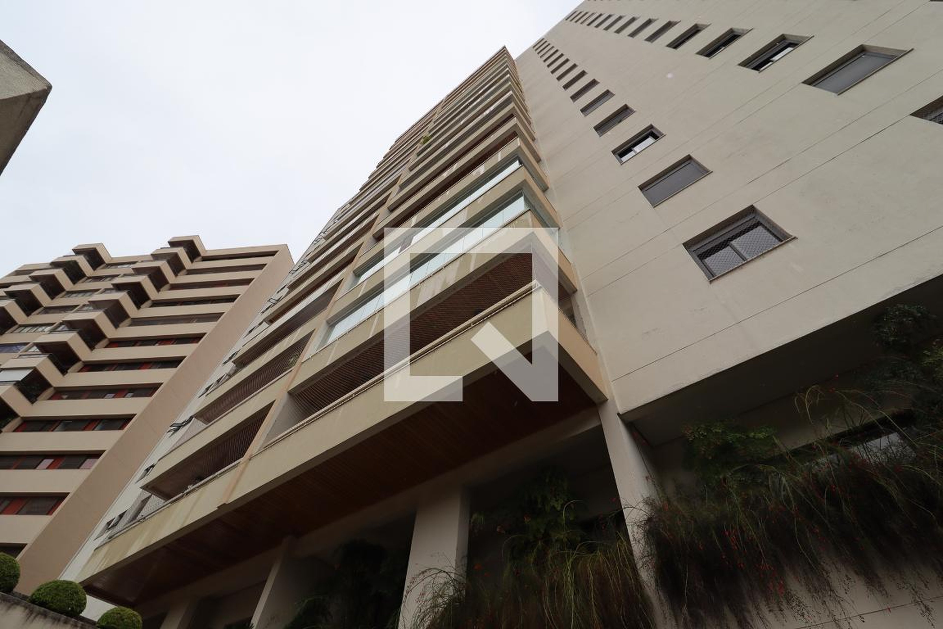 Fachada Condomínio em Rua Lúcia B. Passarin, 600