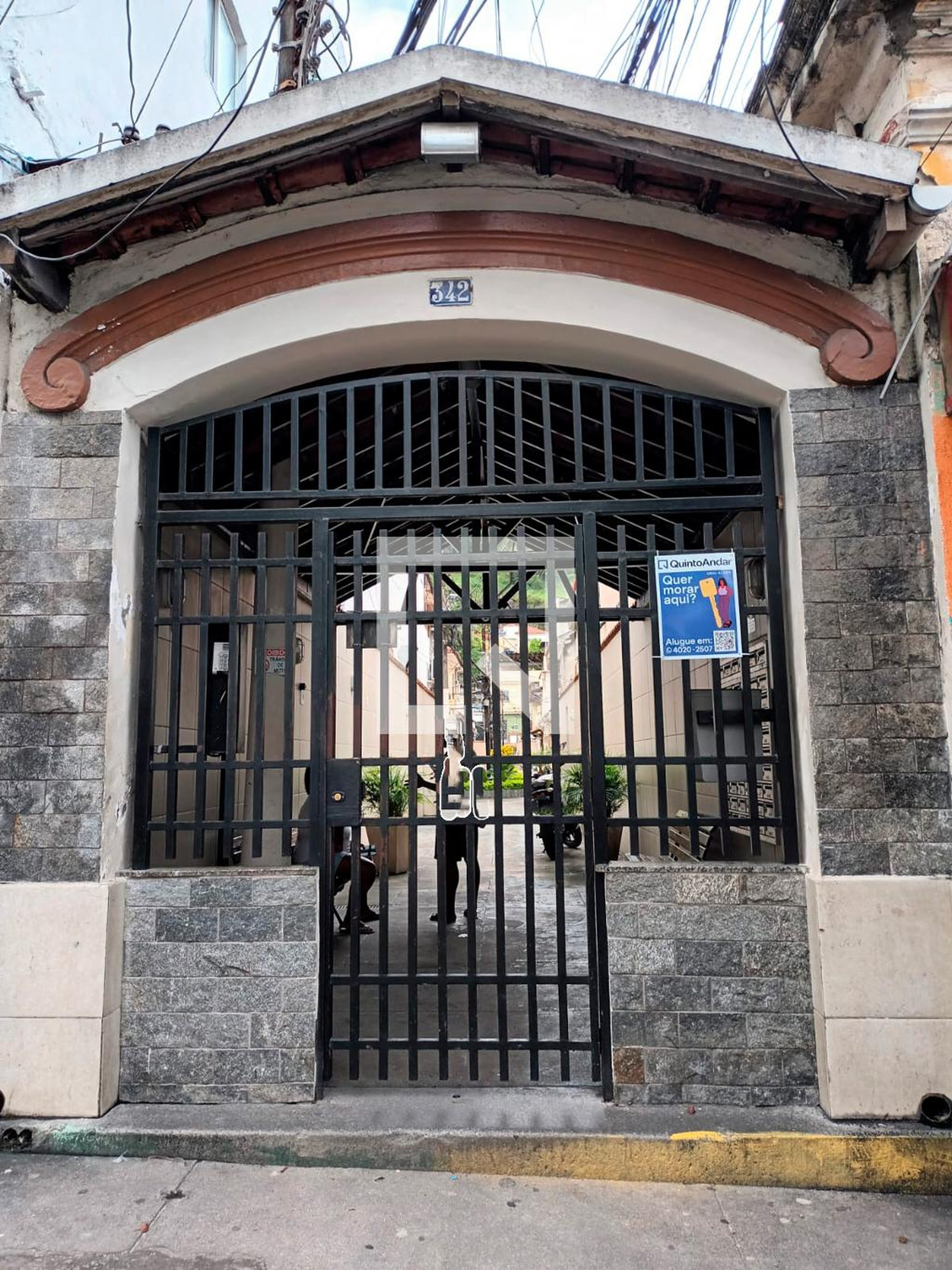 Fachada Condomínio em Rua Vilela Tavares, 432