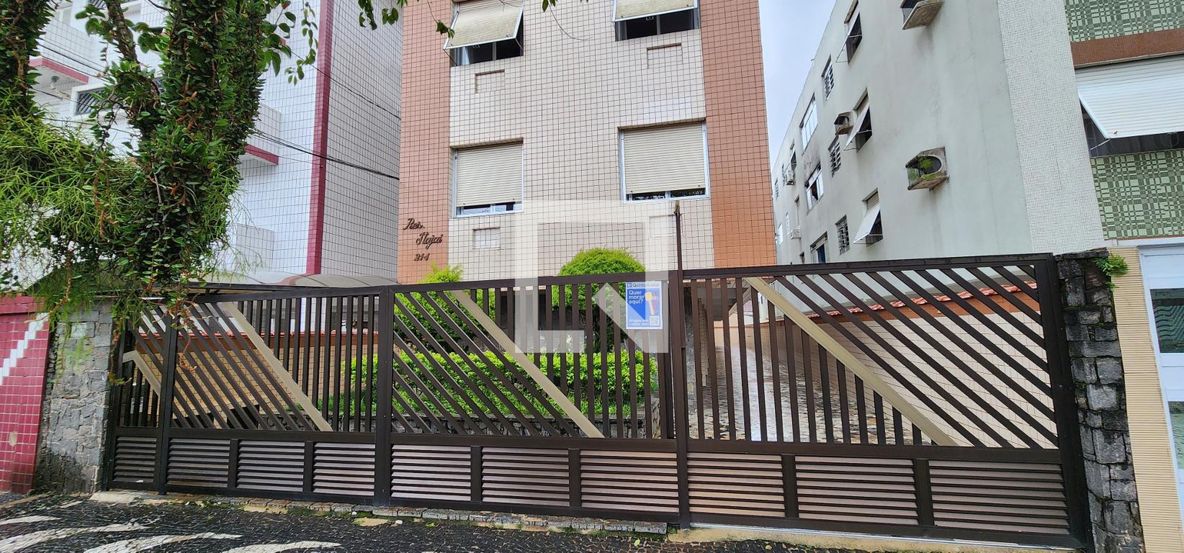 Fachada do Prédio Condomínio em Rua Barão de Paranapiacaba, 214