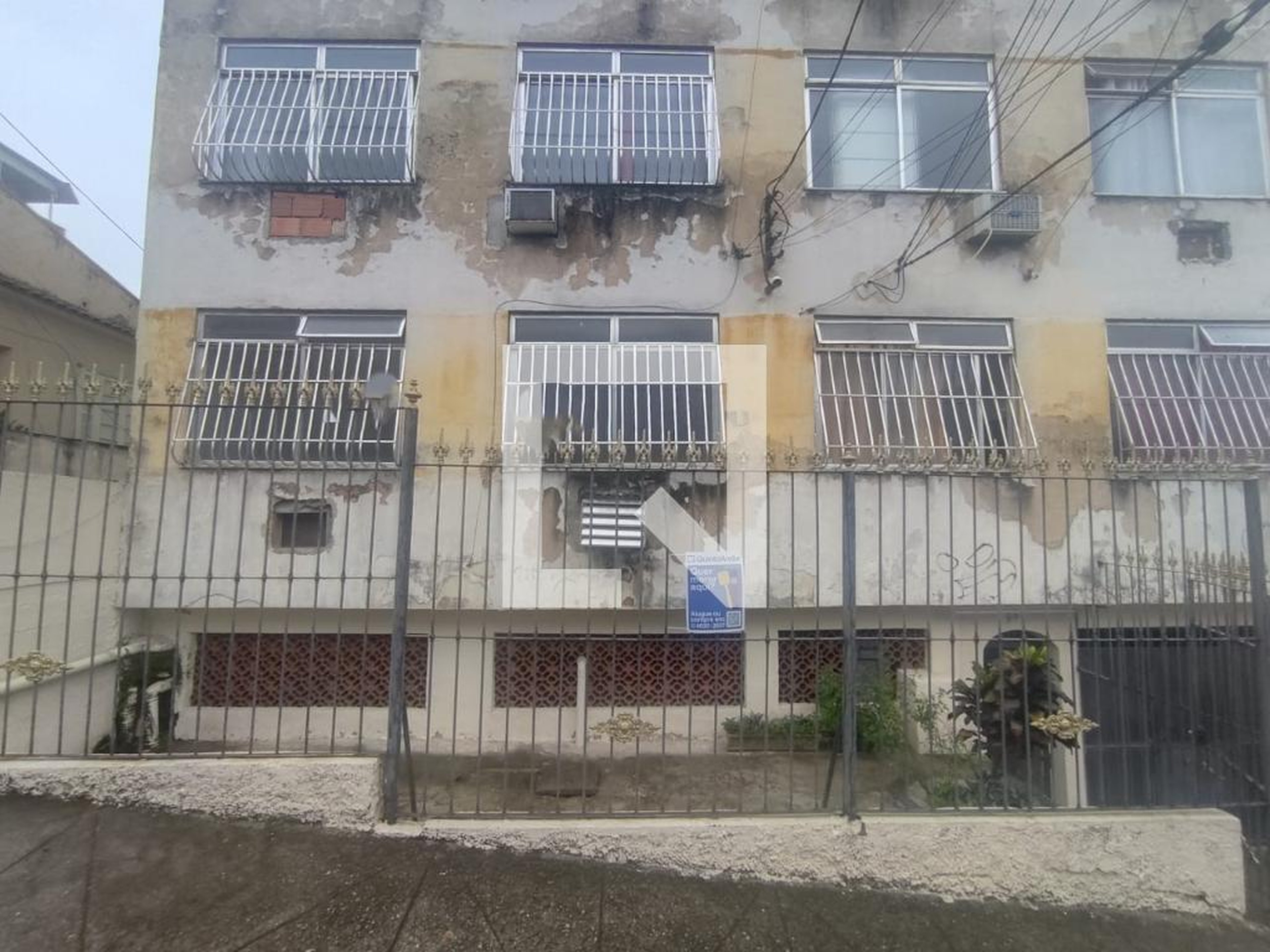 Fachada Condomínio em Rua Coronel Francisco Lima, 98
