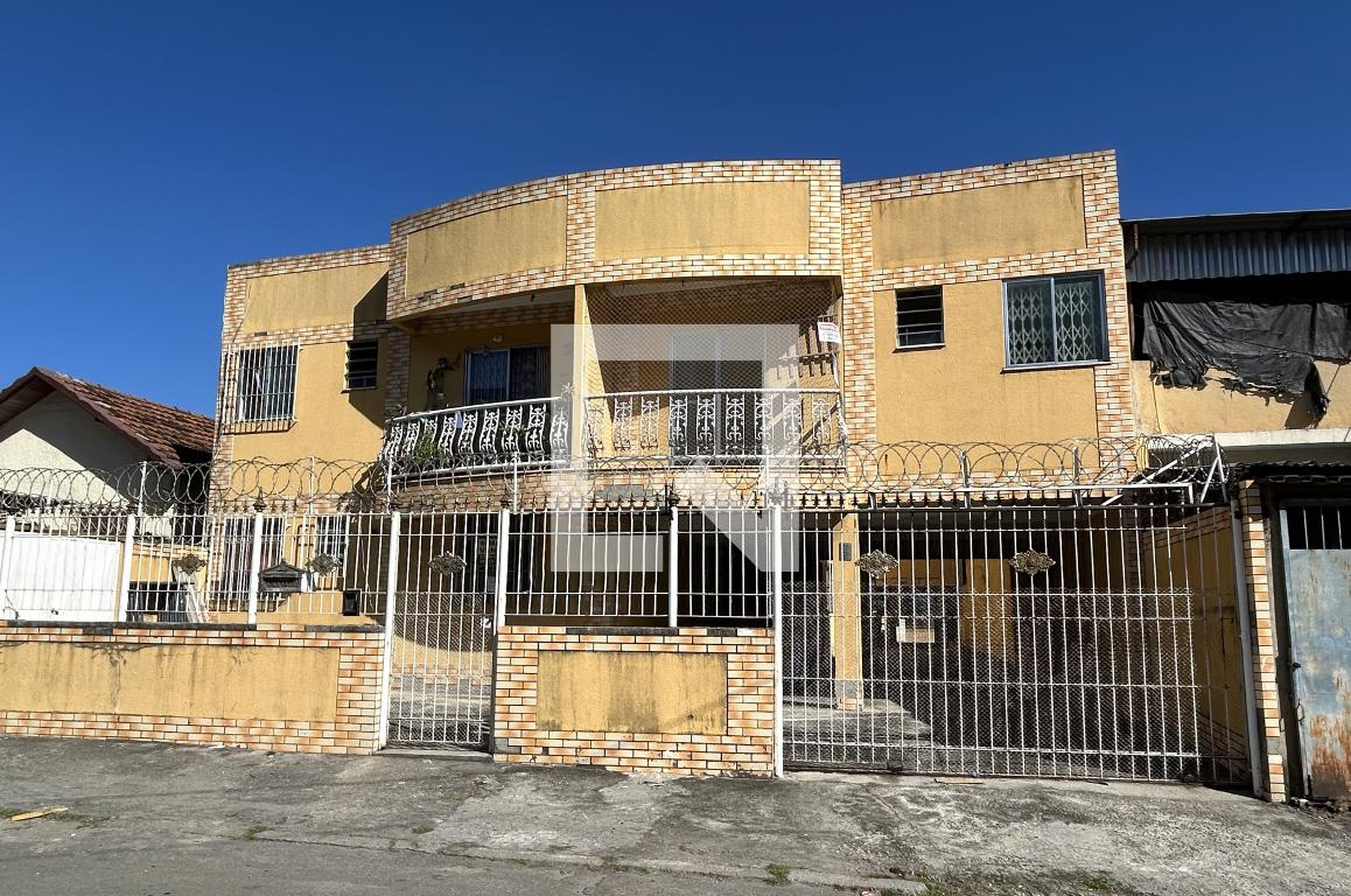 Fachada Condomínio em Rua Alaíde, 126