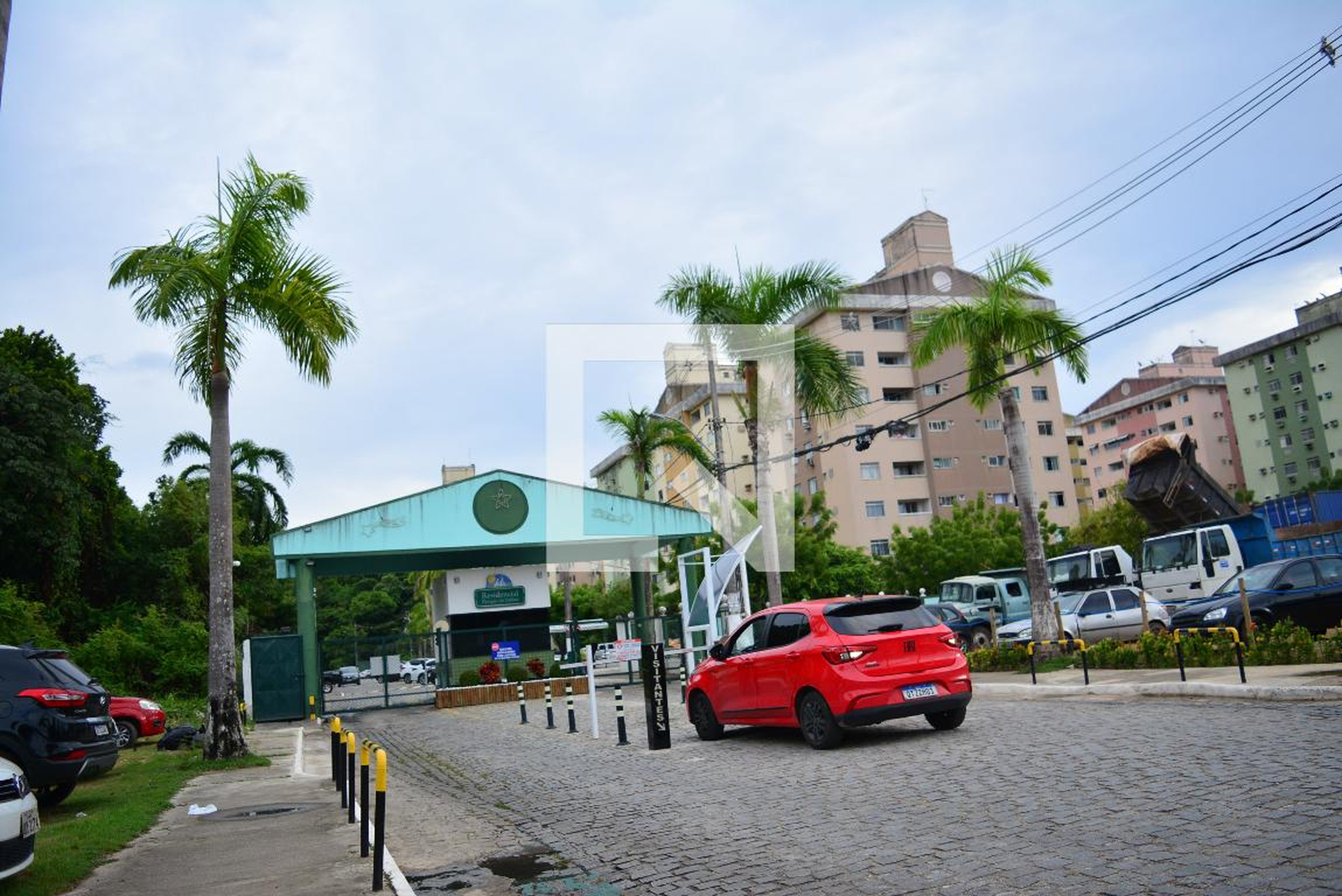 Fachada do condomínio Condomínio em Rua das Araras, 92