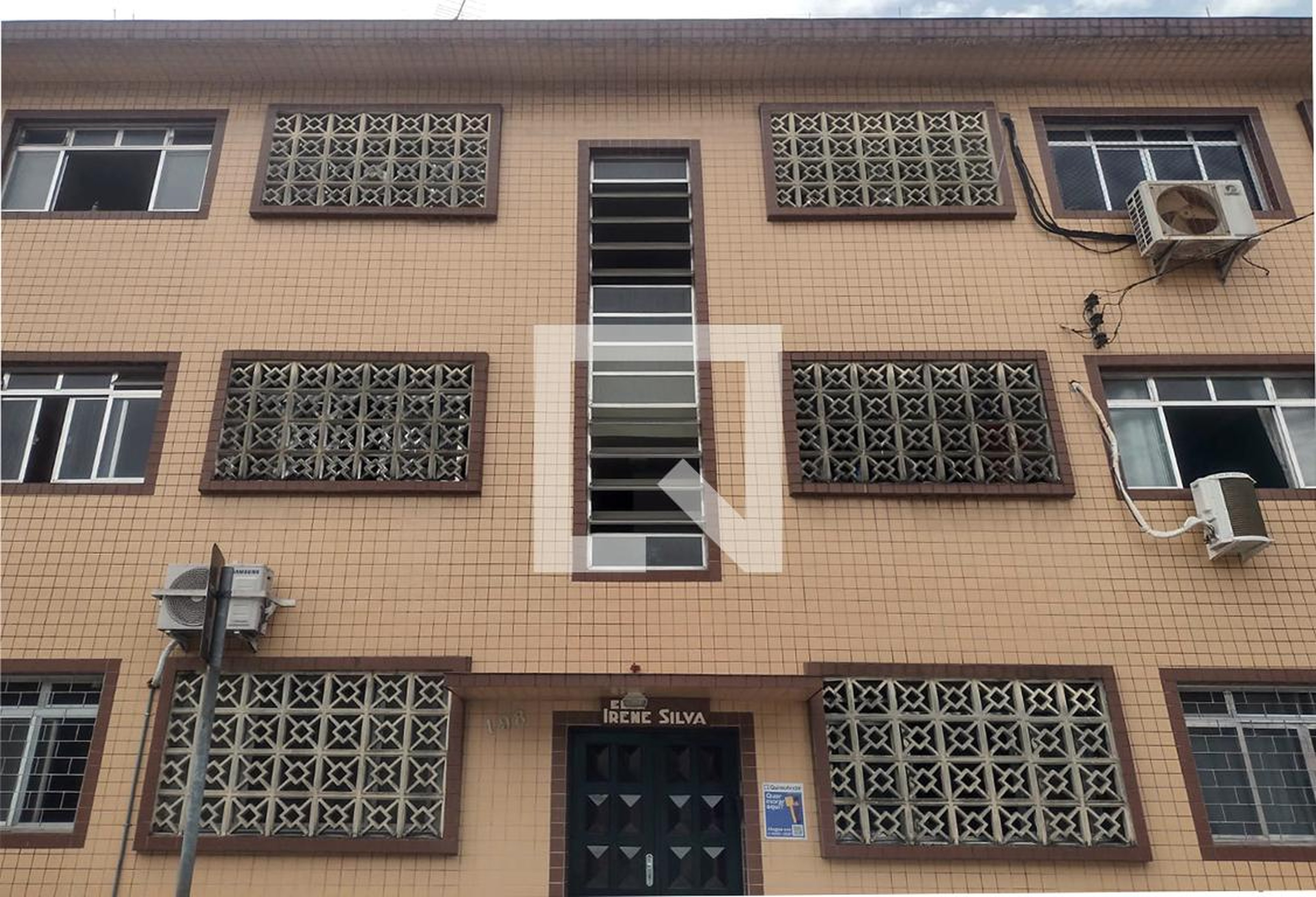 Fachada Condomínio em Rua Euzébio de Queiroz, 198