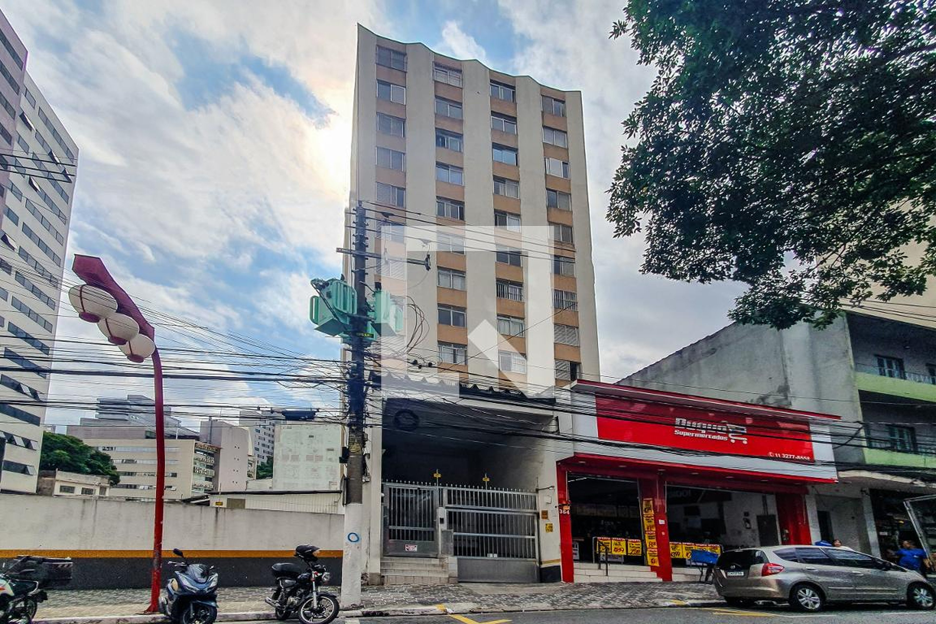 Fachada do Prédio Condomínio em Rua Galvão Bueno, 376