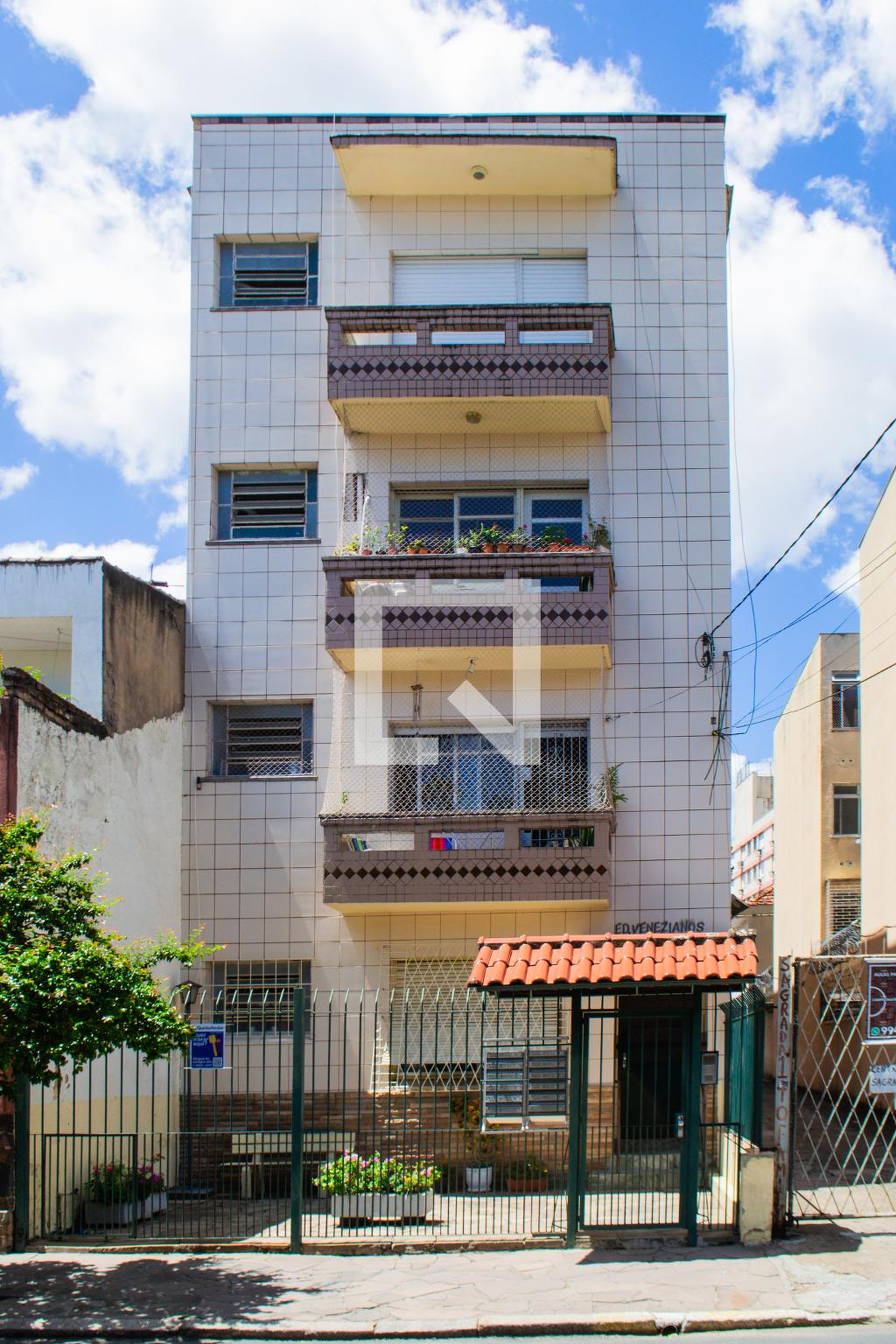 Fachada Condomínio em Rua Joaquim Nabuco, 138