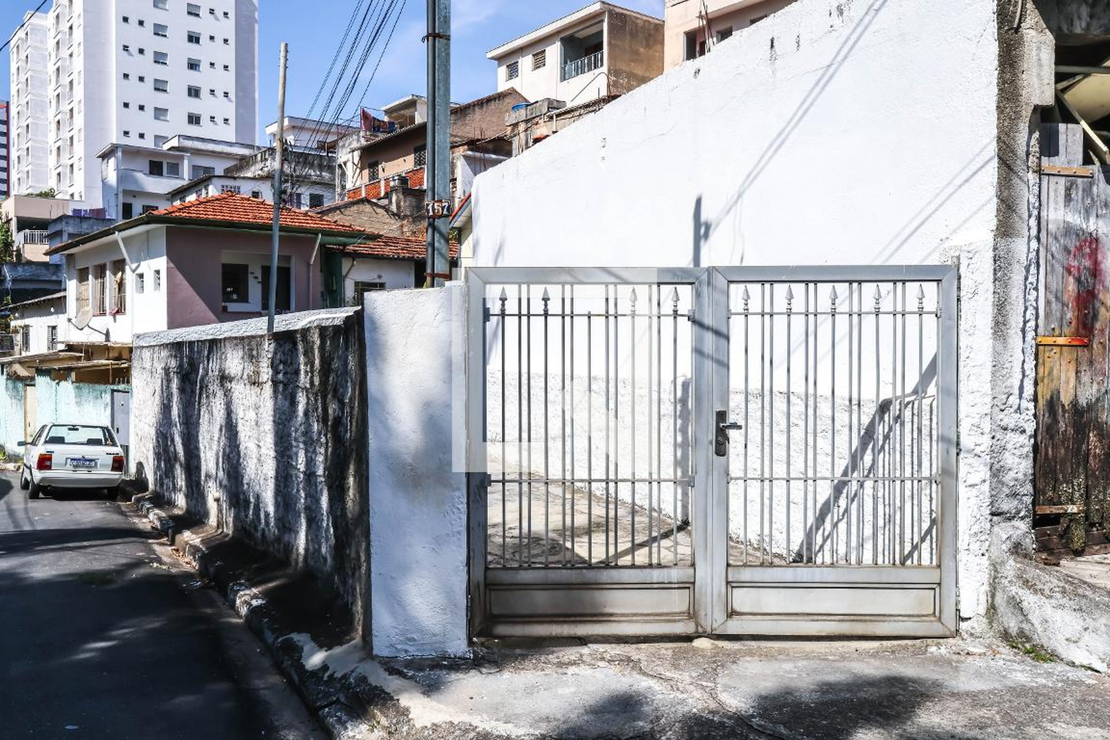 Fachada Condomínio em Rua Dom Sebastião Tomás, 157