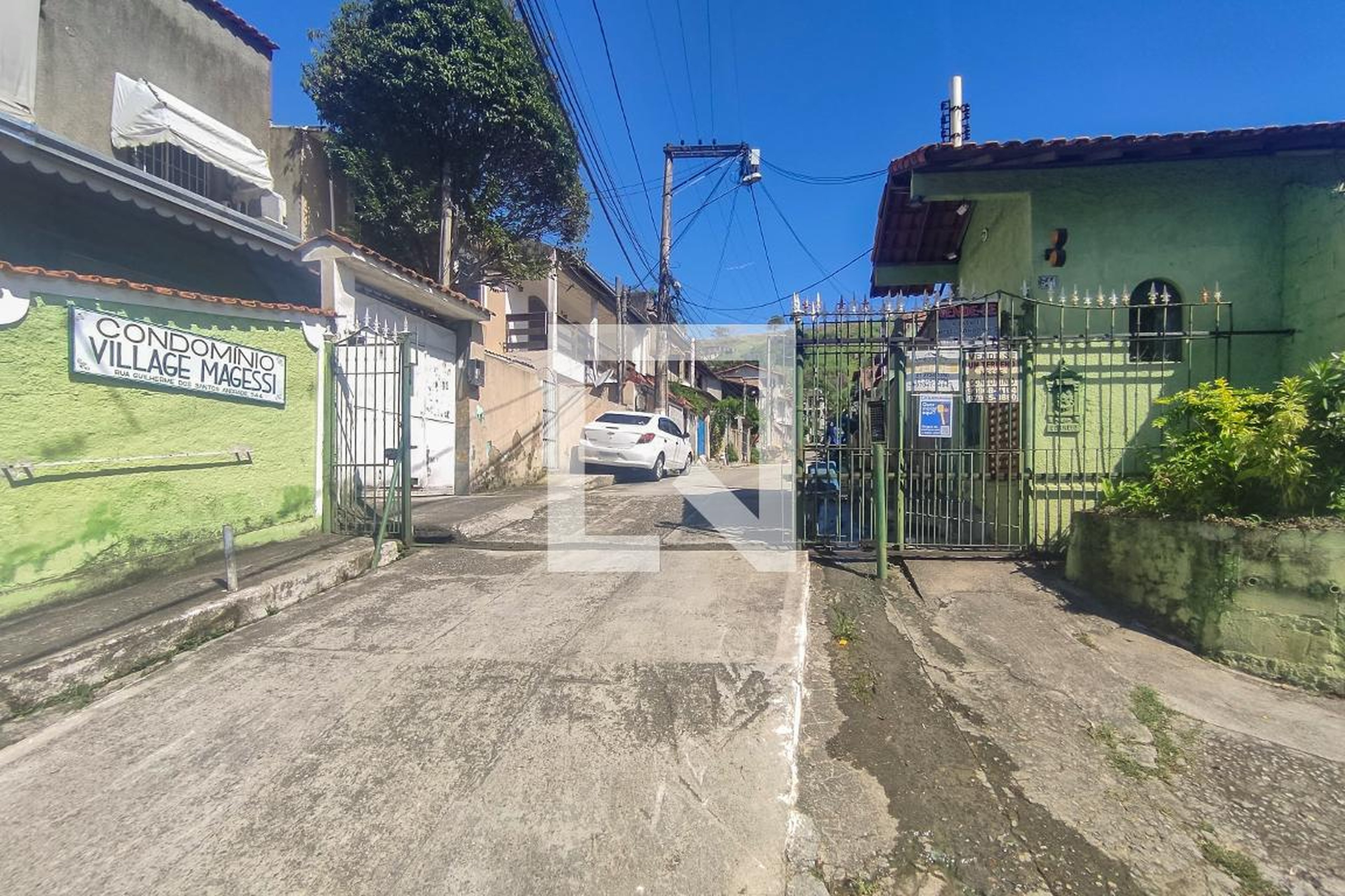 Fachada do condomínio Condomínio em Rua Guilherme Santos Andrade, 544