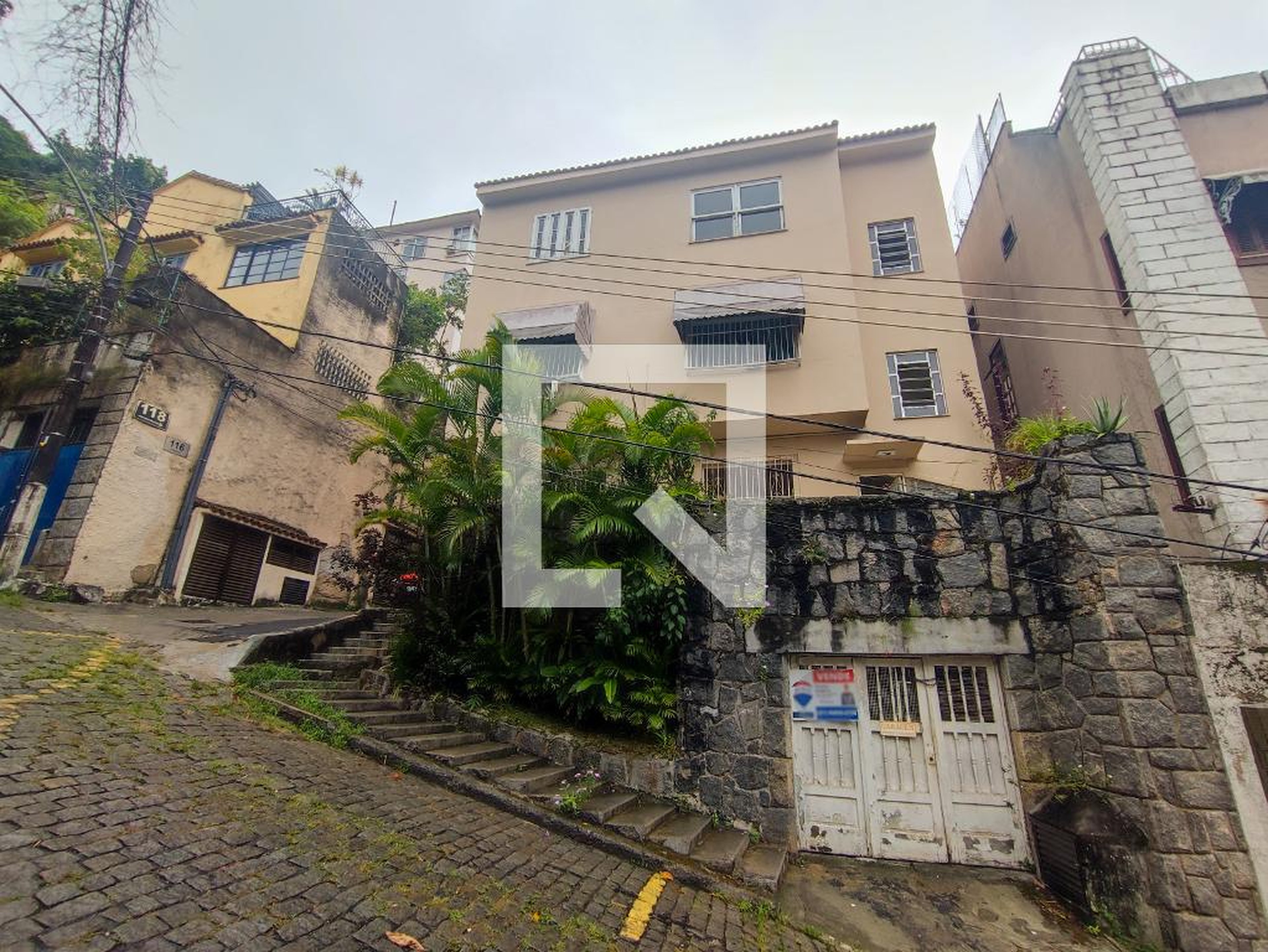 Fachada Condomínio em Rua Pompeu Loureiro, 116