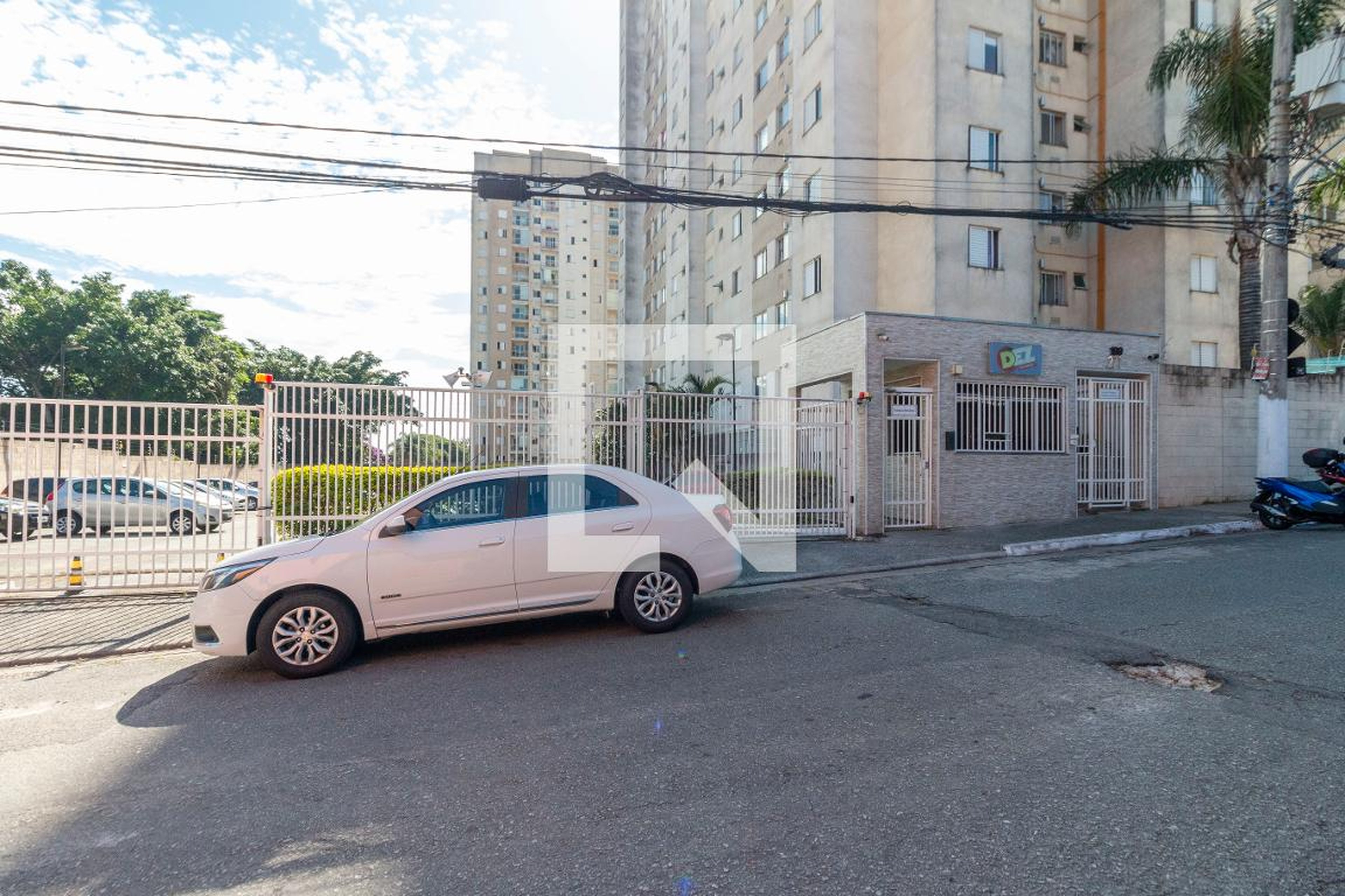 Fachada Condomínio em Rua Garopá, 171