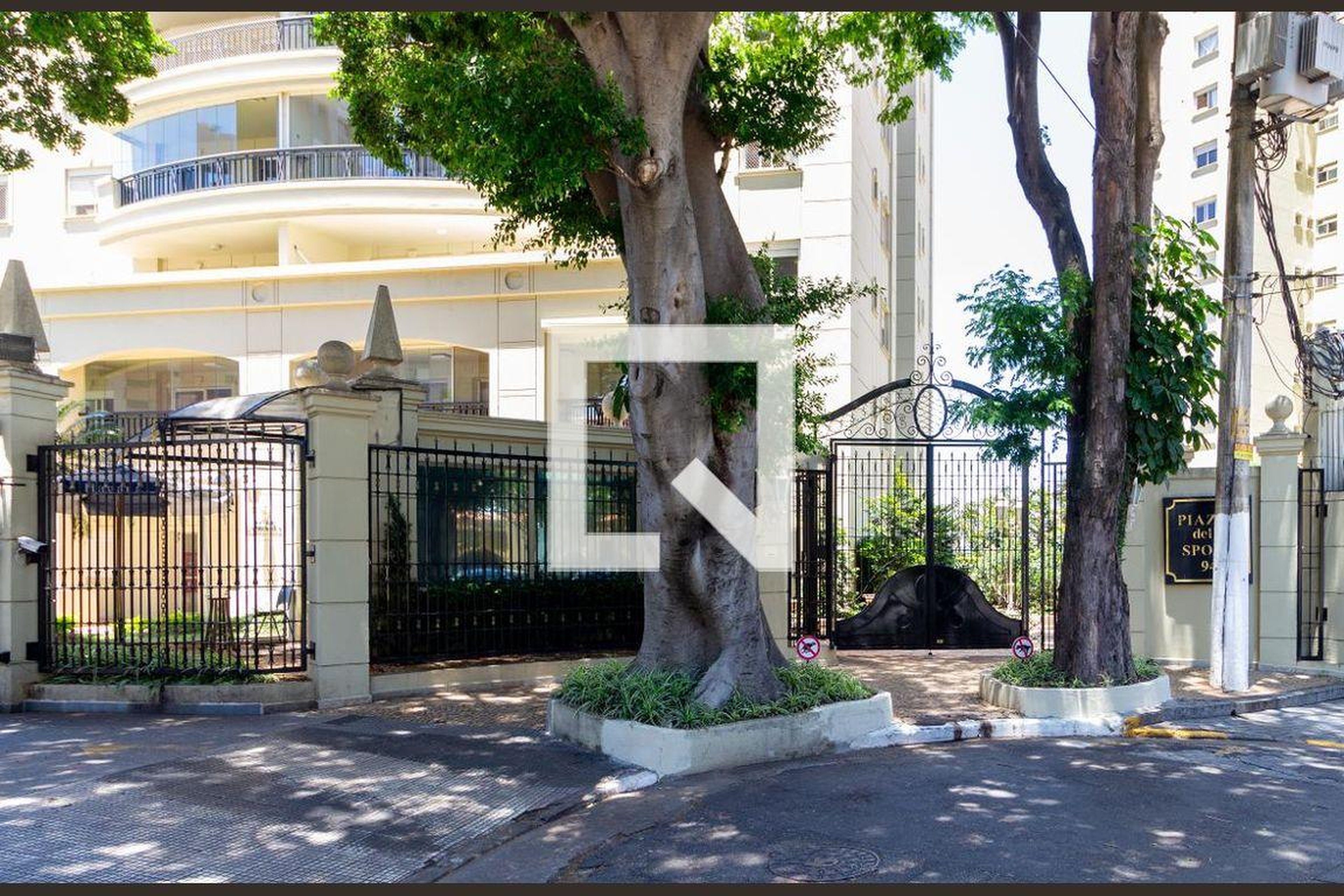 Fachada do Prédio Condomínio Piazza Dello Sport