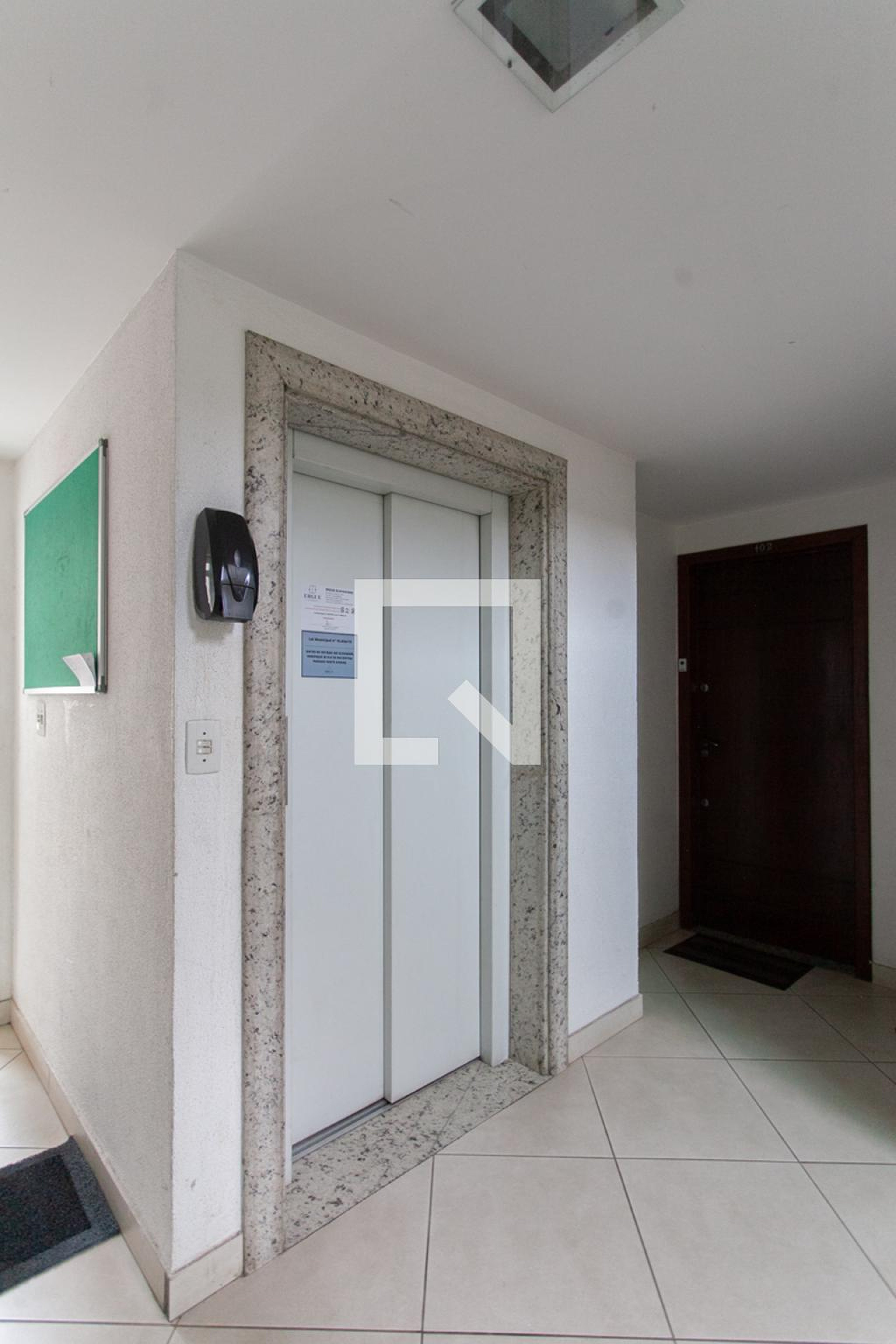 Elevador - Edifício Pôr do Sol