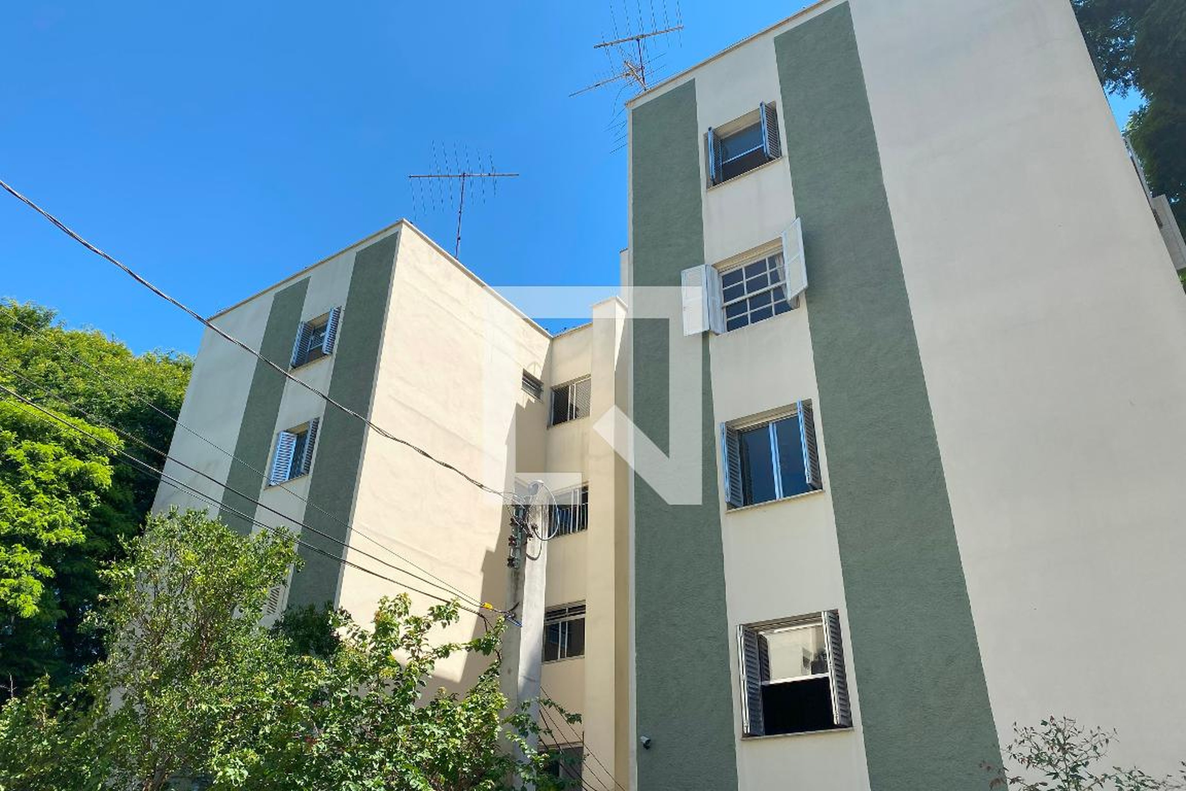 Fachada Condomínio em Rua Manuel Henrique Lopes, 54