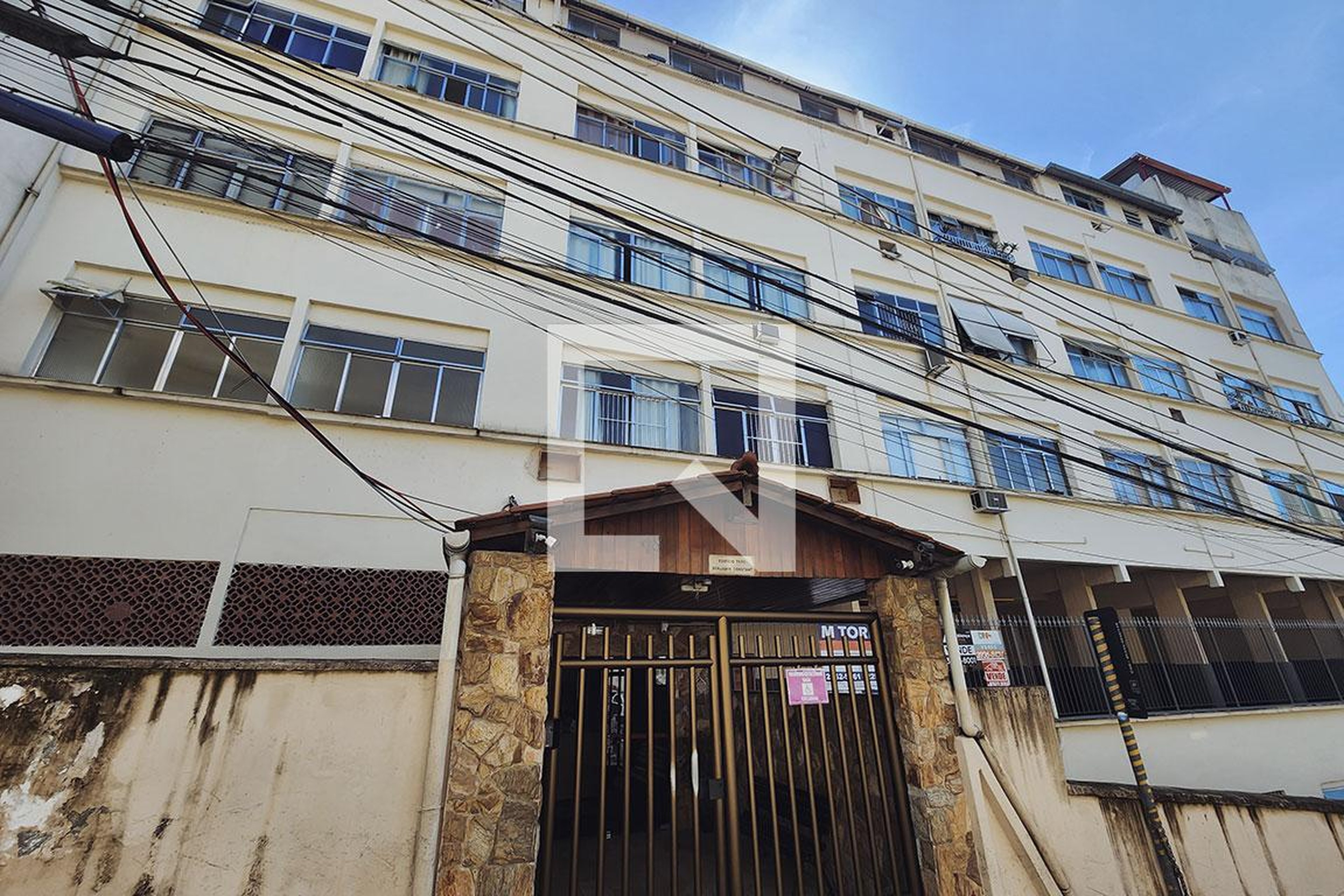 Fachada Condomínio em Rua Santa Cristina, 100