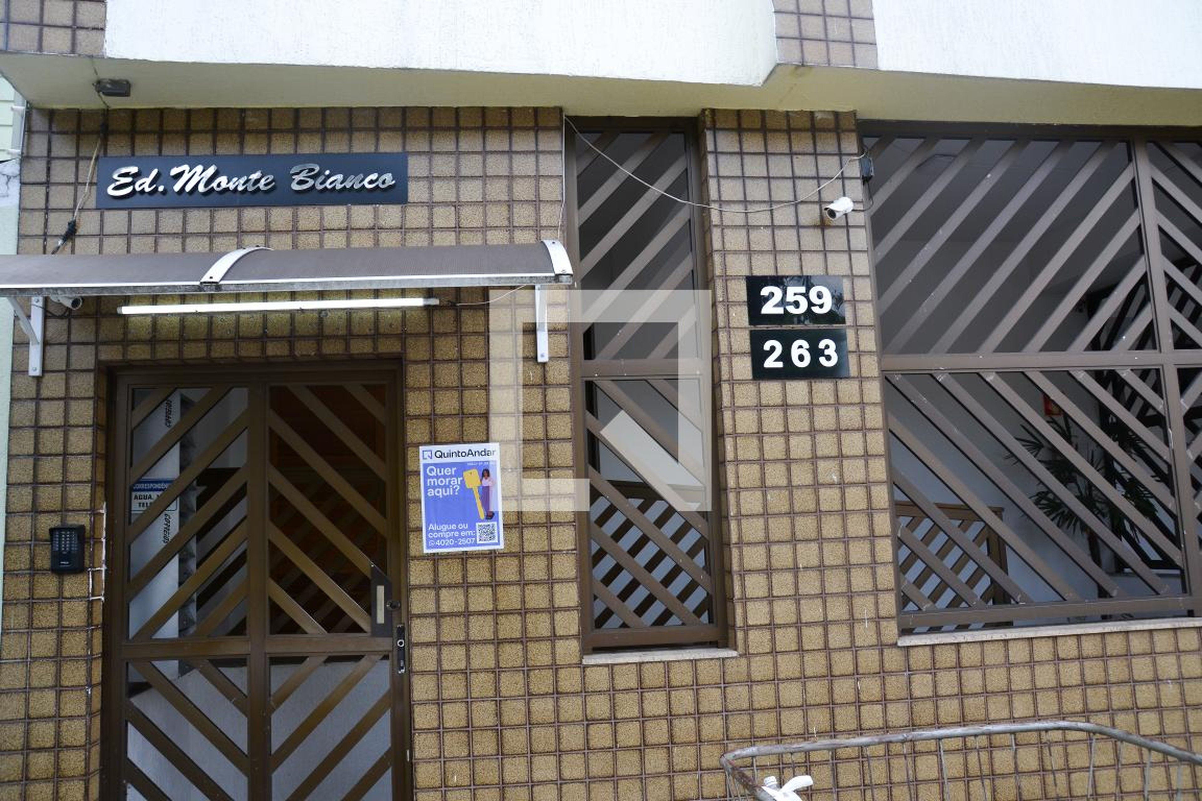 Fachada Condomínio em Rua José Roberto, 263