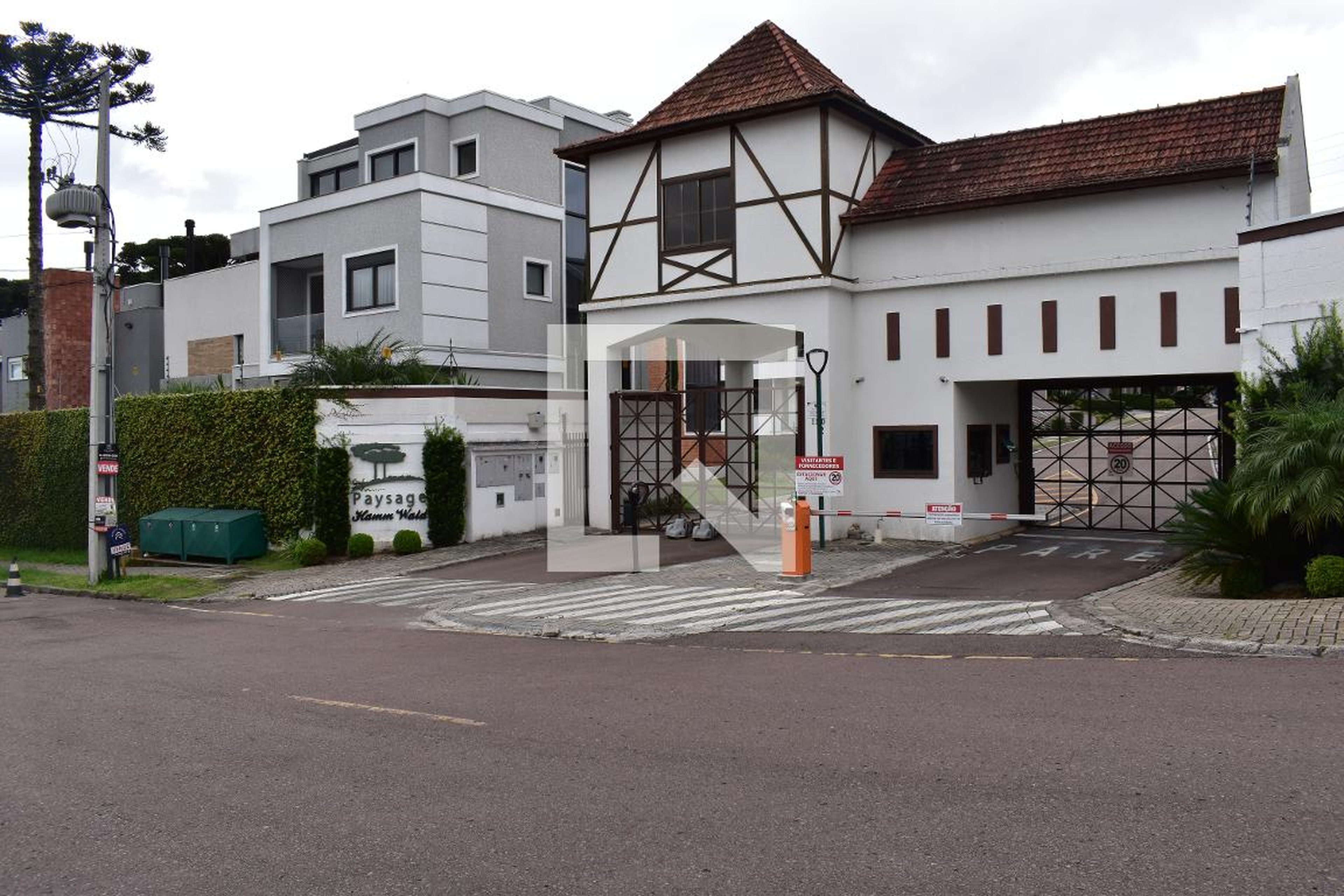 Fachada do condomínio Condomínio em Rua Hyron Homero Damasceno Cassou, 2