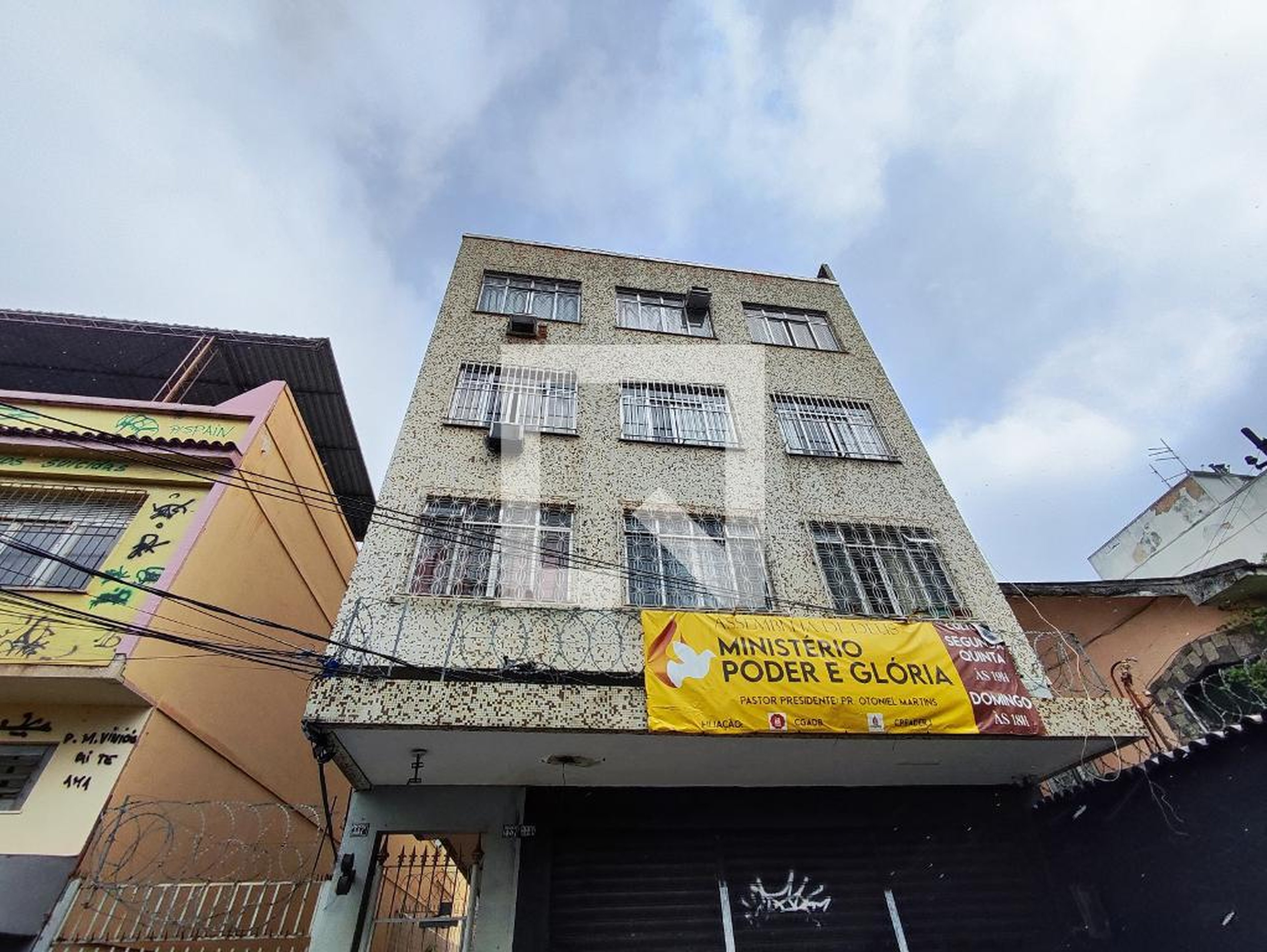 Fachada Condomínio em Rua Lins de Vasconcelos, 337