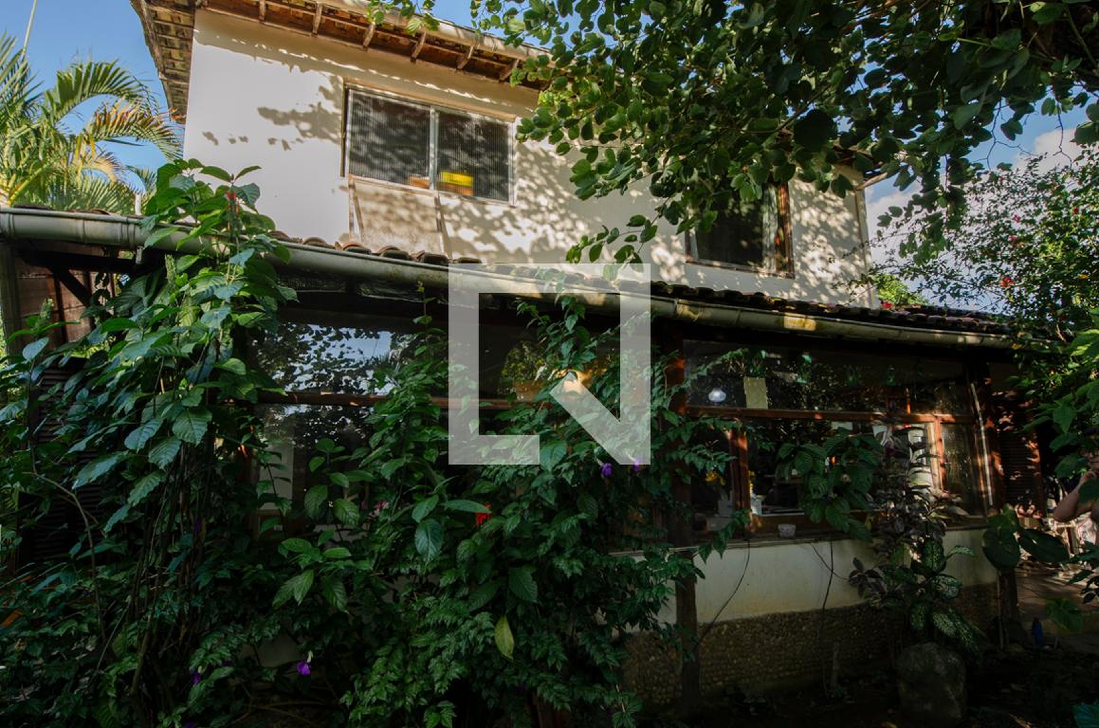 Fachada Condomínio em Rua Luís Felipe Serpa, 100