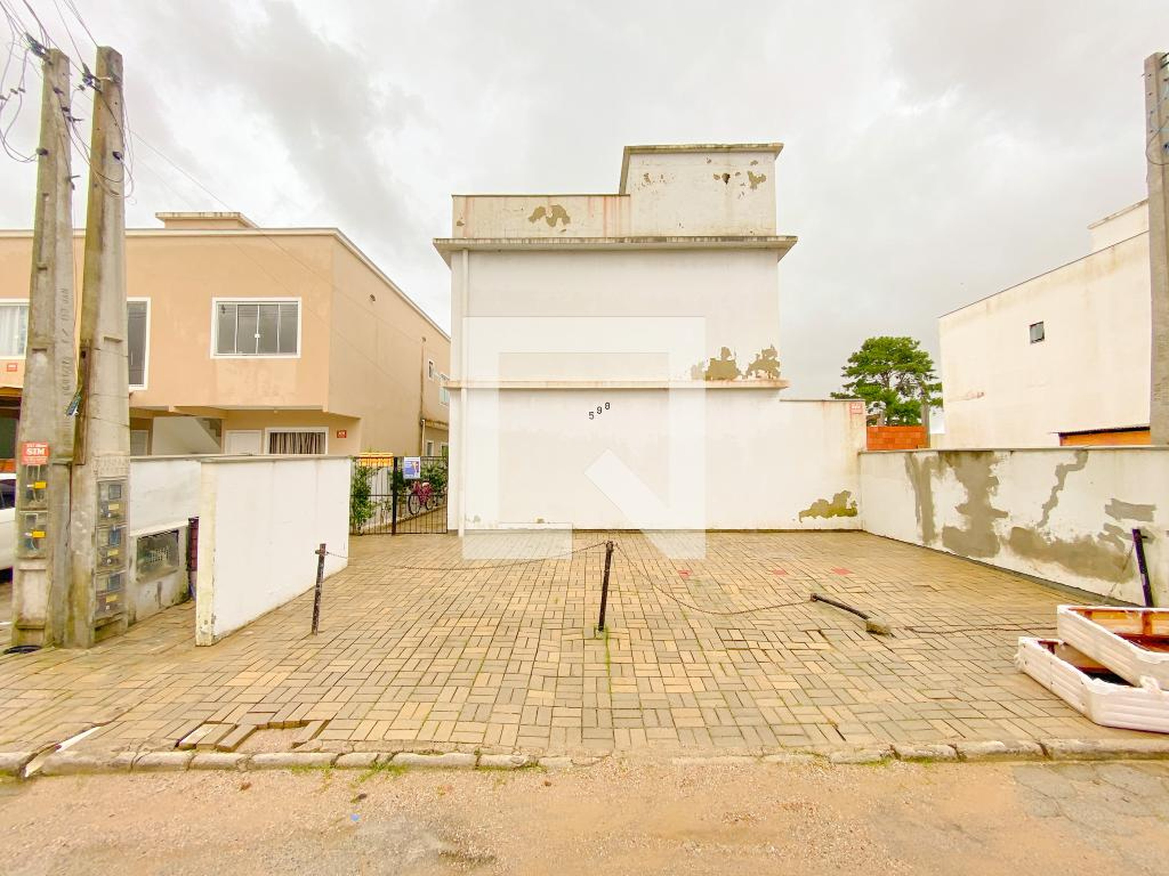 Fachada do Prédio Condomínio em Servidão Joesi Guimarães da Silva, 598