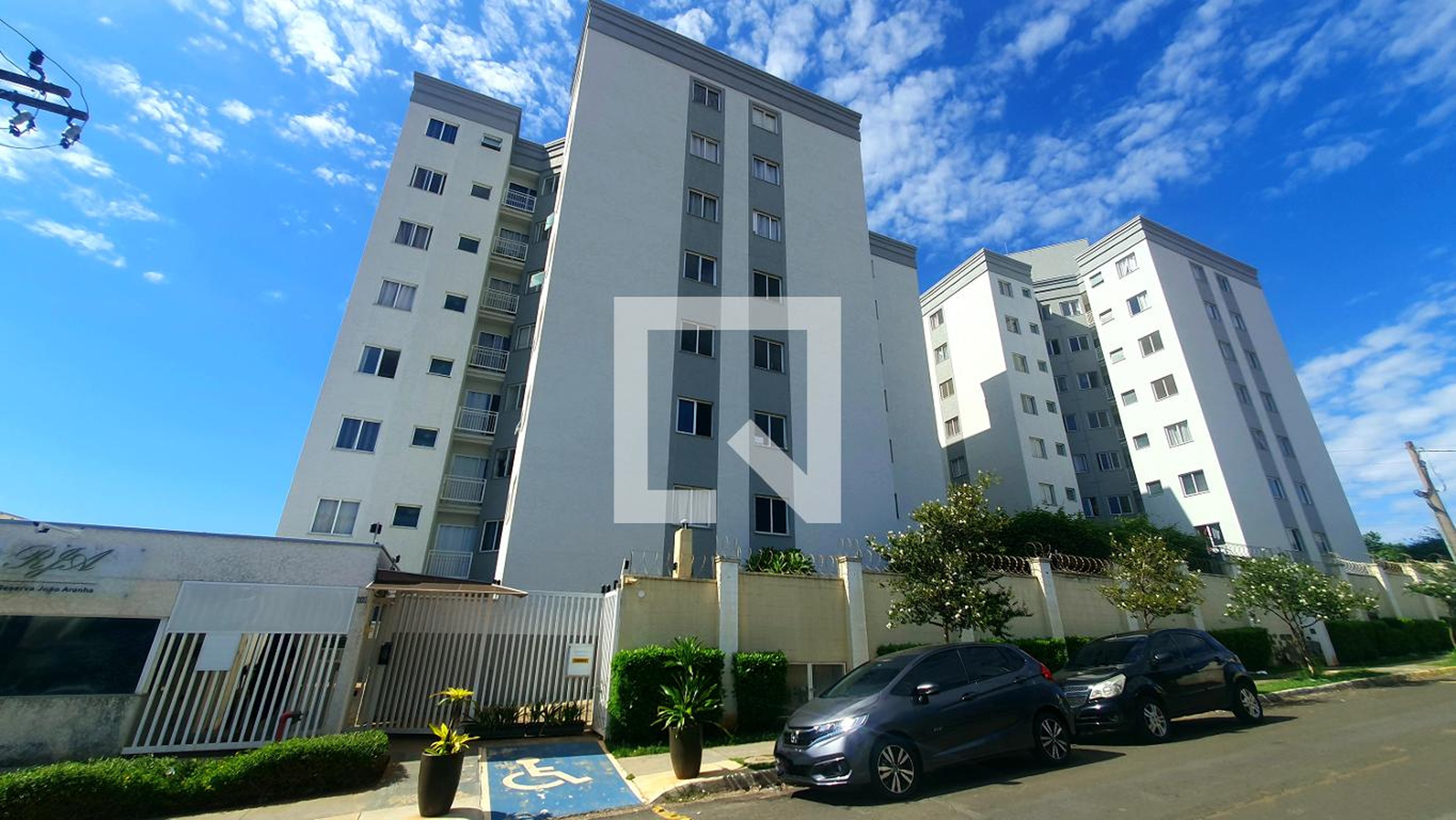 Fachada Condomínio em Rua Laurindo Américo de Moura, 116