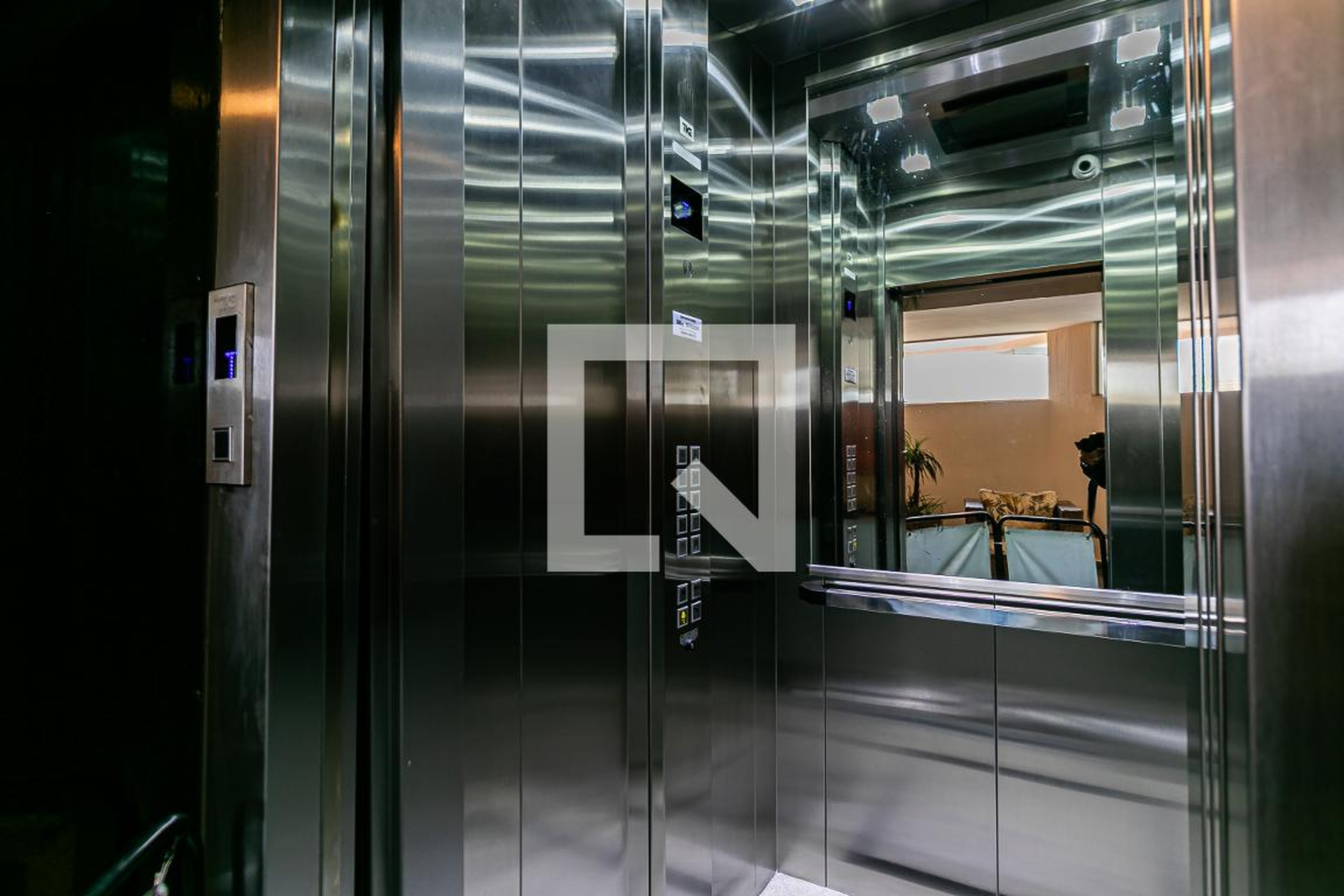 Elevador - Edifício Morada-Sílvio Romero e Coelho Lisboa