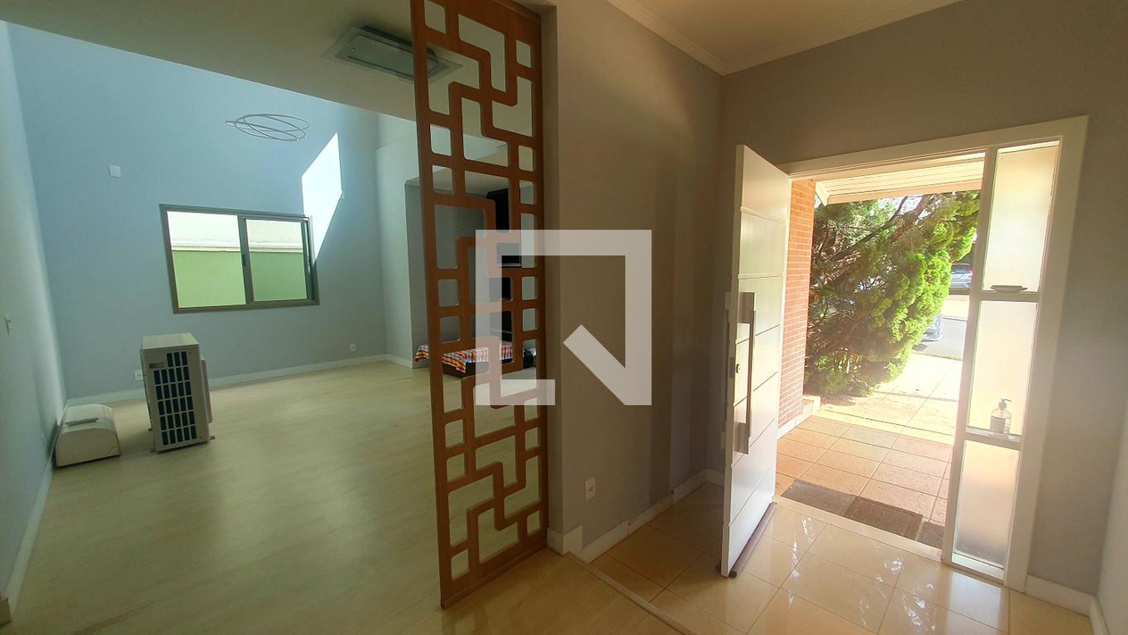 Entrada Condomínio em Rua Augusto Albino, 177