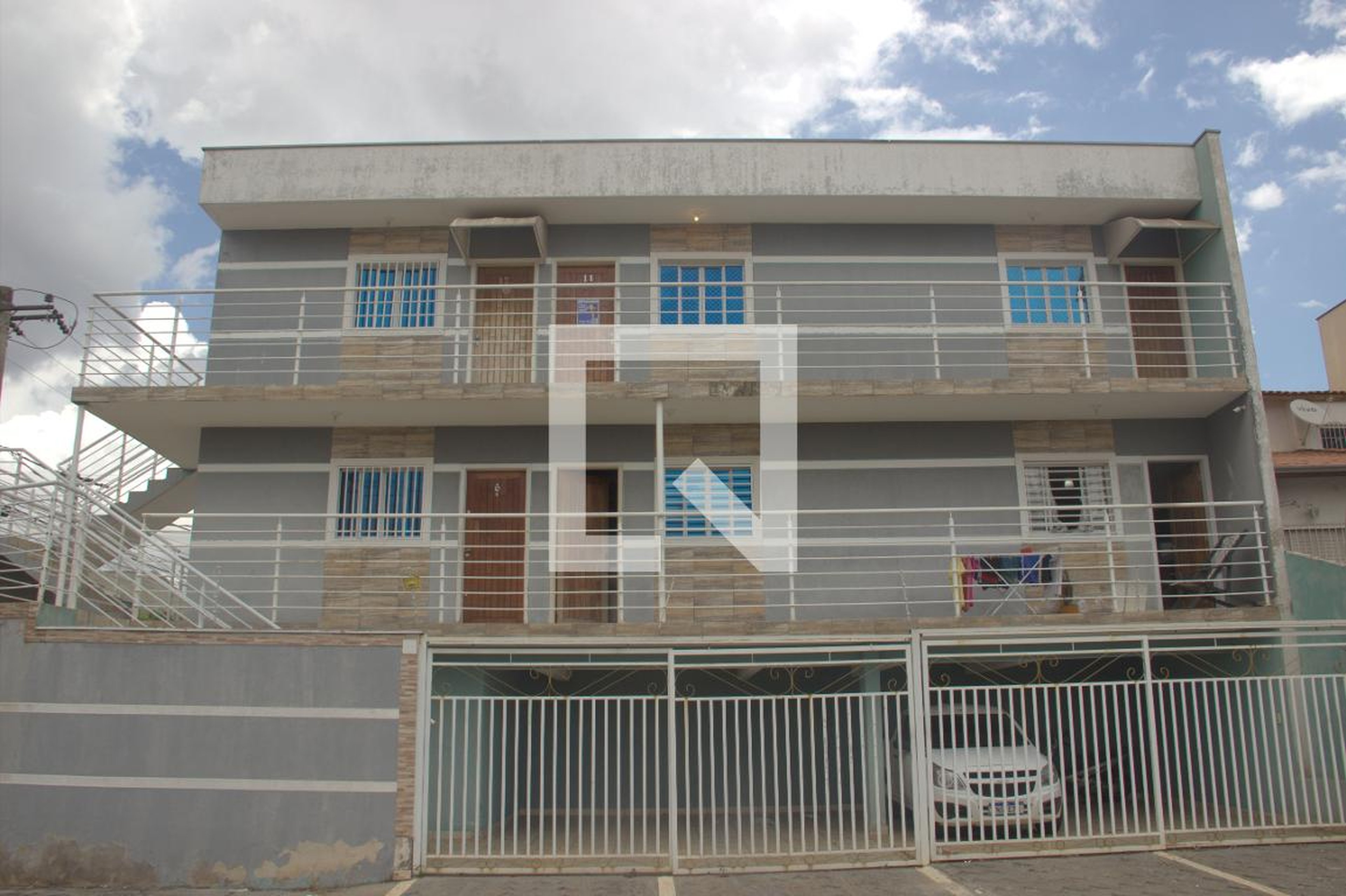 Fachada Condomínio em Rua Neyde de Barros Lungwitz, 101