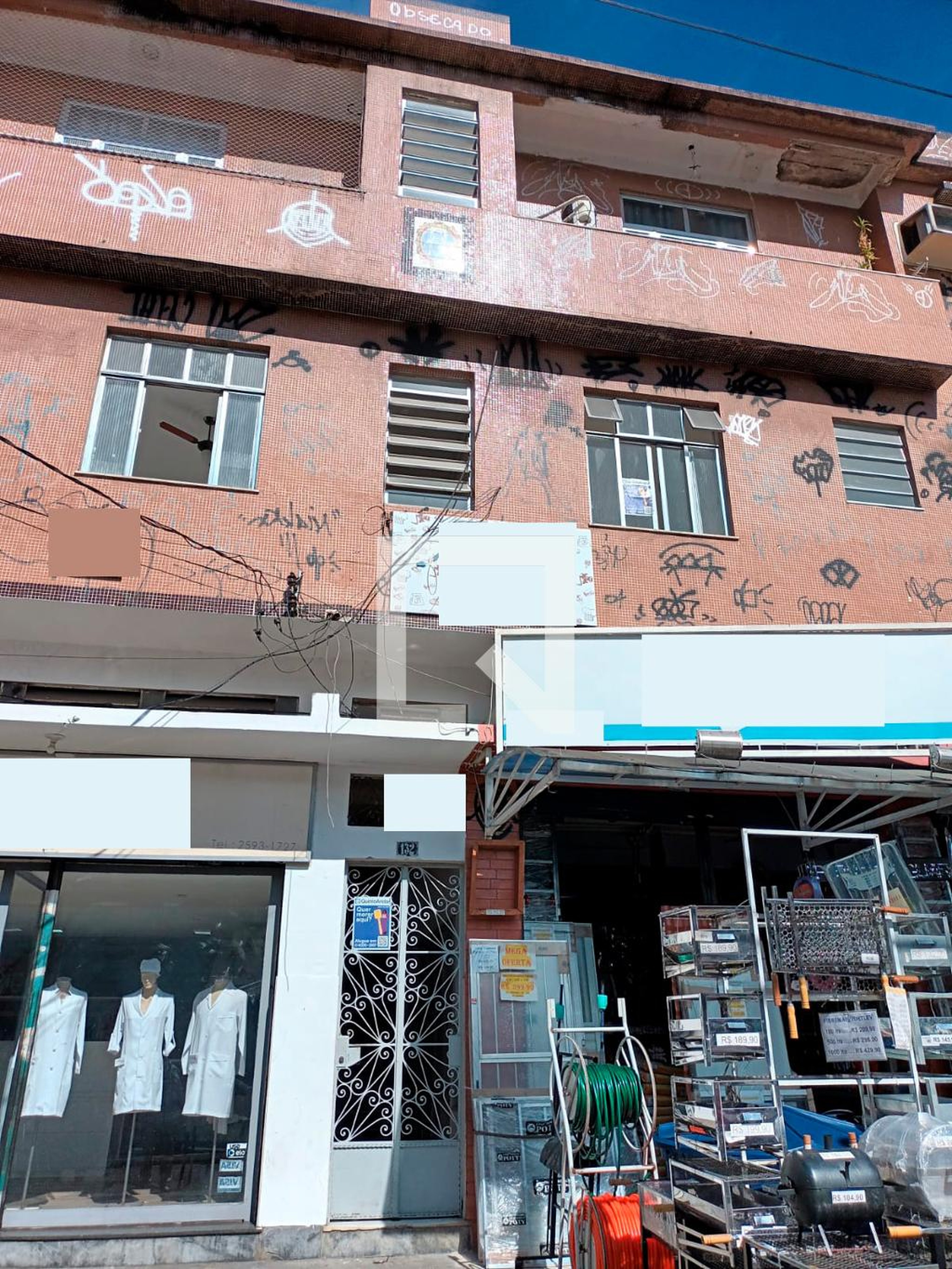 Fachada Condomínio em Rua Adolfo Bergamini, 132