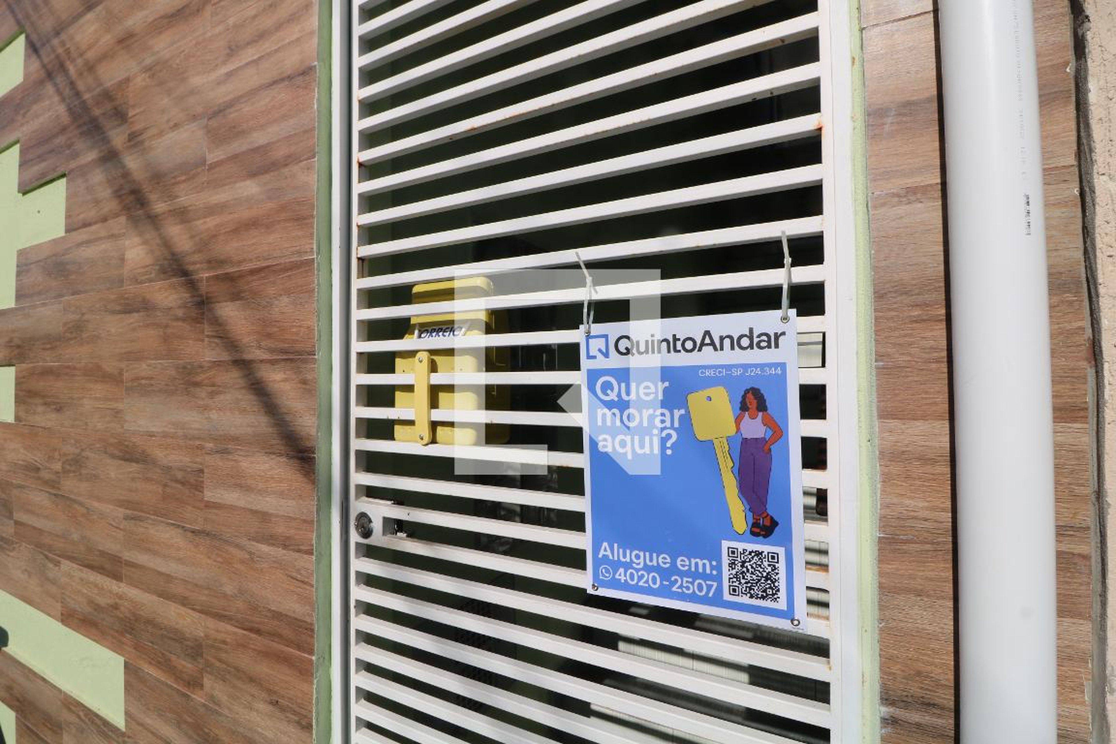 Fachada Condomínio em Rua Cunha de Carvalho, 48