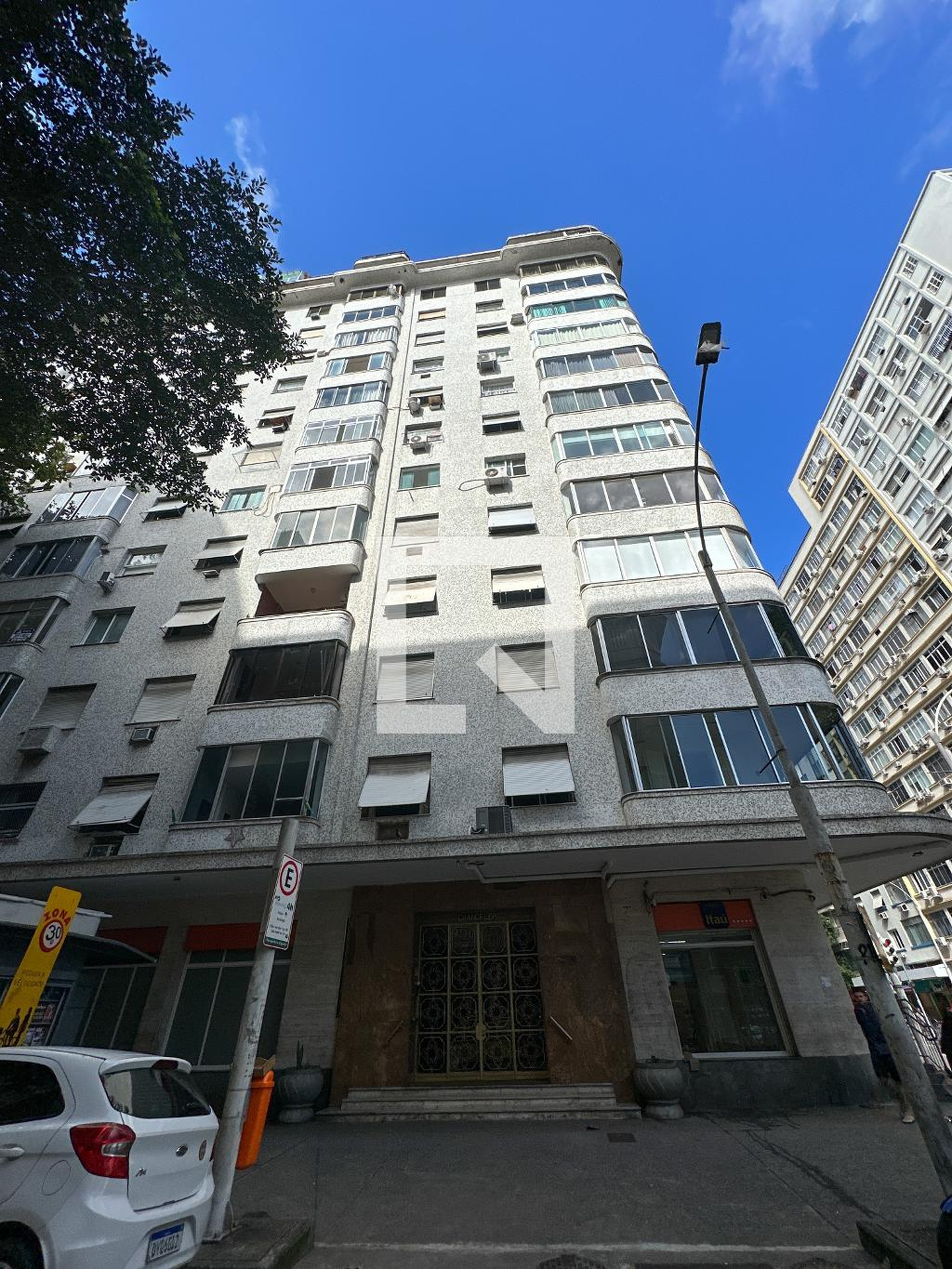 Fachada Condomínio em Av. Nossa Sra. de Copacabana, 146