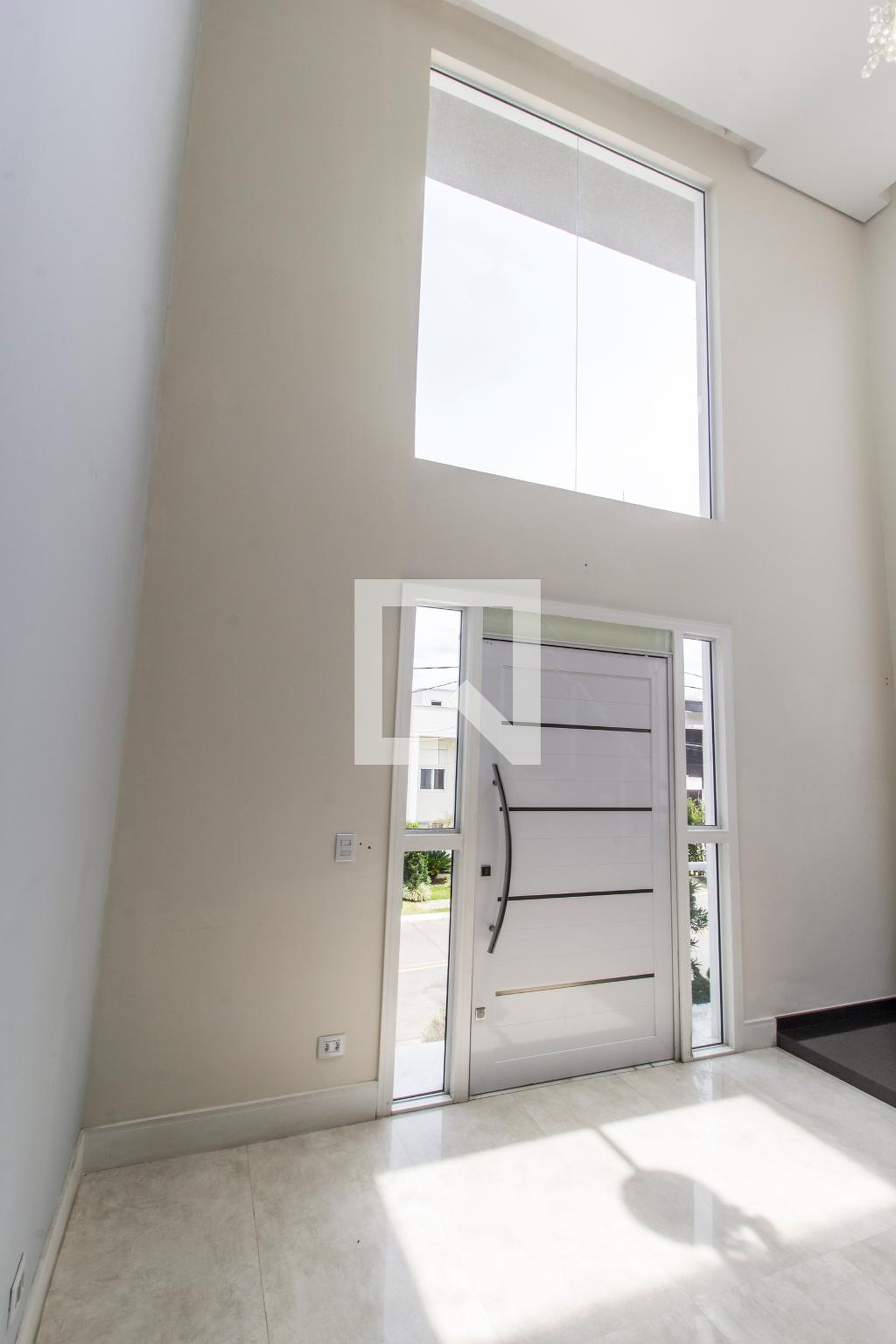 Hall de entrada Condomínio em Alameda Valê do Taquarí, 38