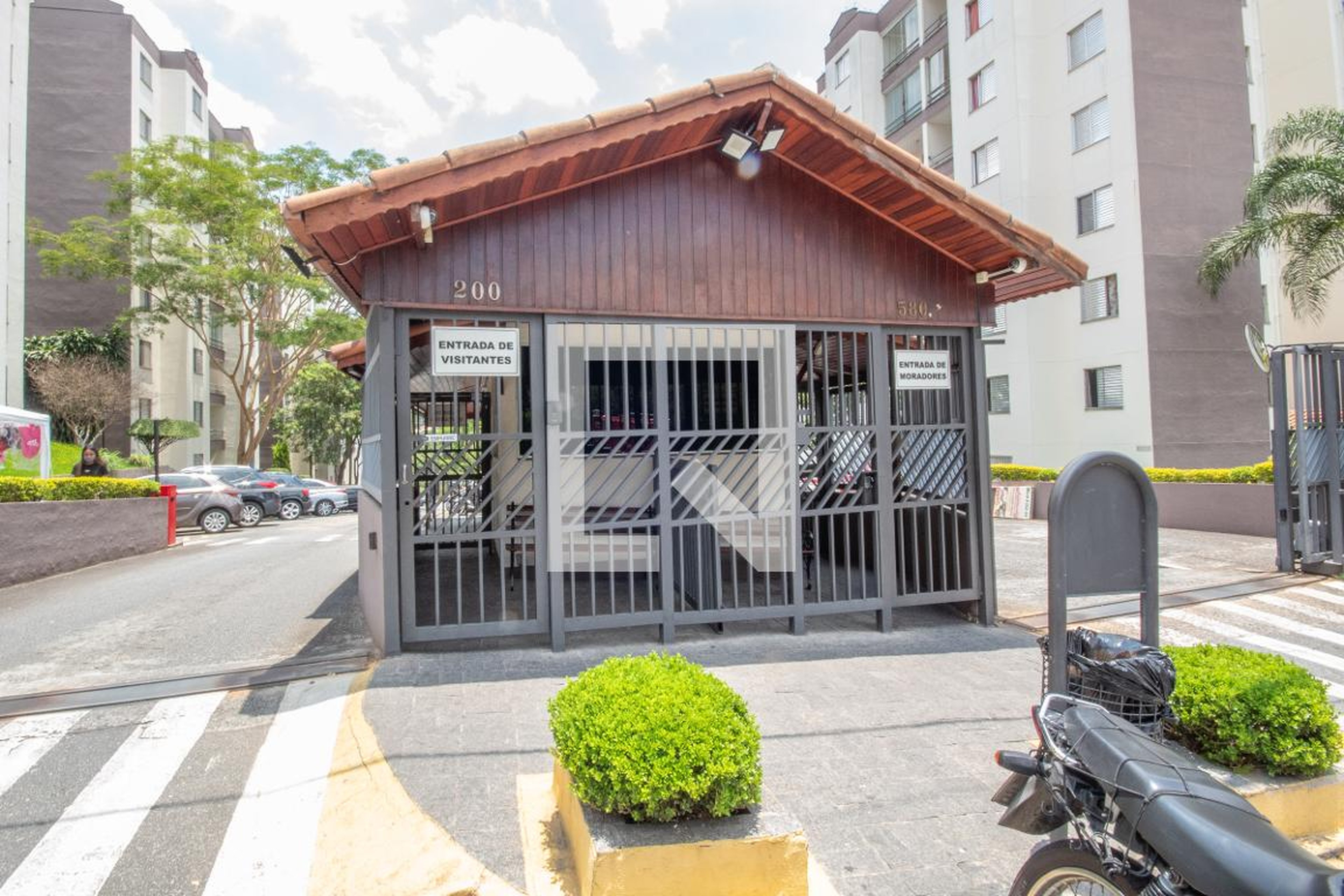 Fachada Condomínio em Rua João Guimarães Rosa, 500