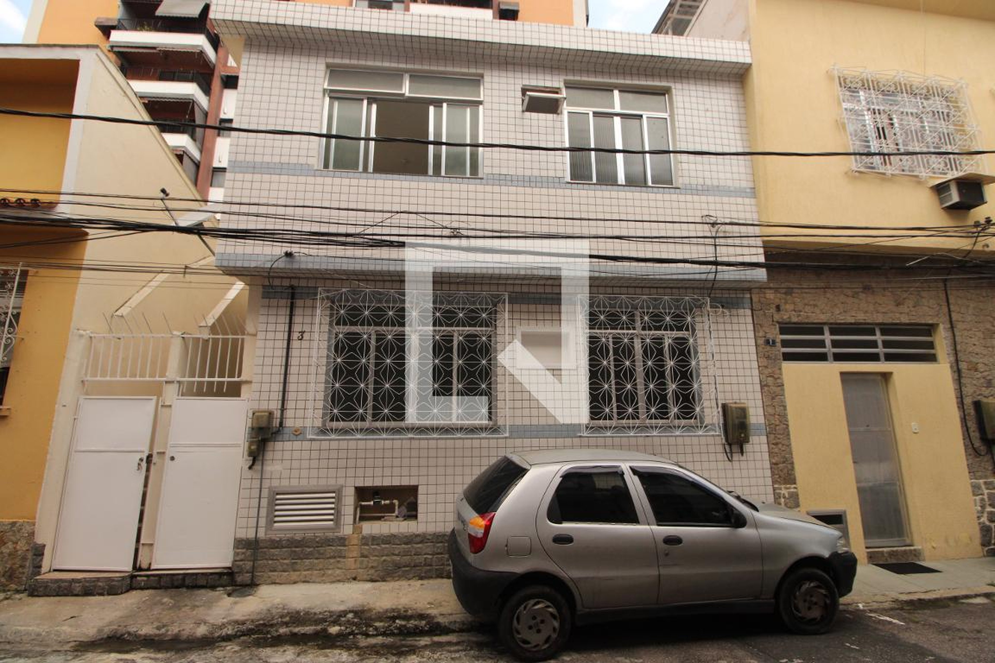 Fachada do Prédio Condomínio em Rua Fábio Luz, 386