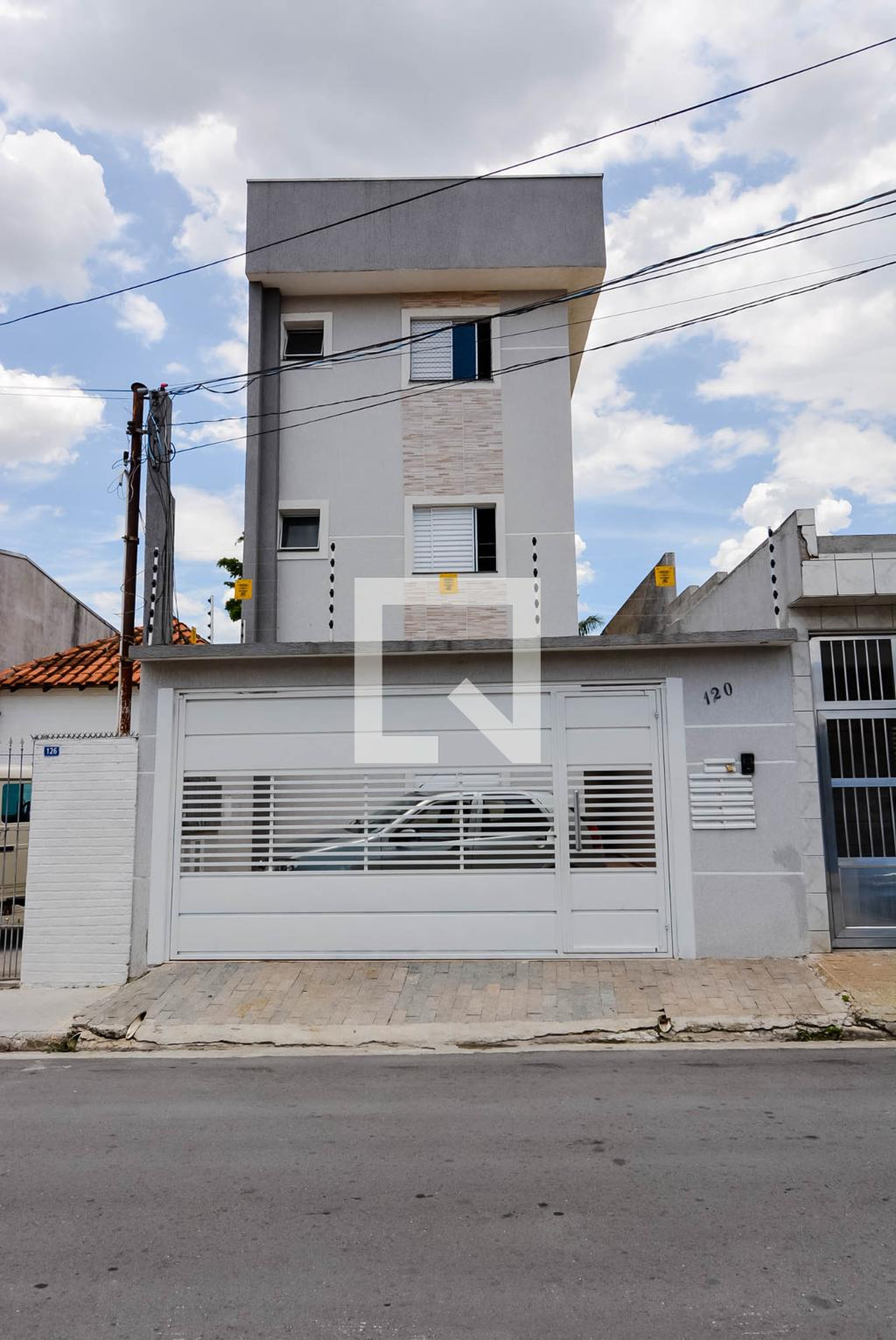 Fachada do Prédio Condomínio em Rua São Mateus do Sul, 120
