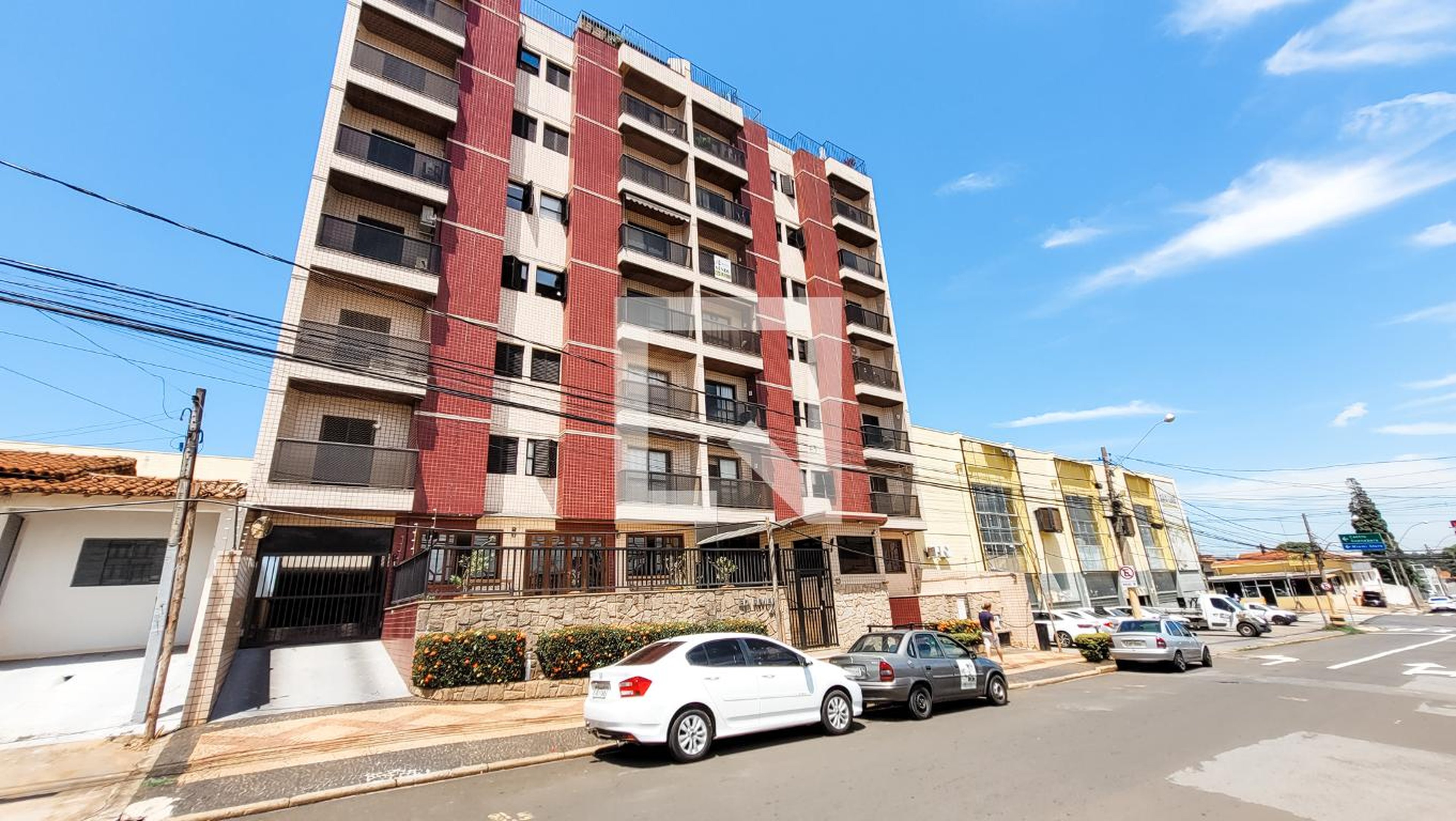 Fachada do Prédio Condomínio em Rua Roberto Símonsen, 493